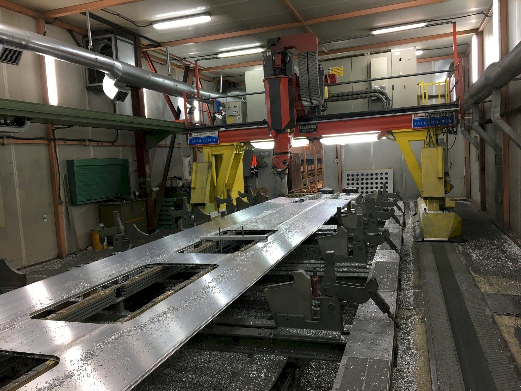 Čelní pohled na Bisiach & Carru TJKP8/11/F stroj