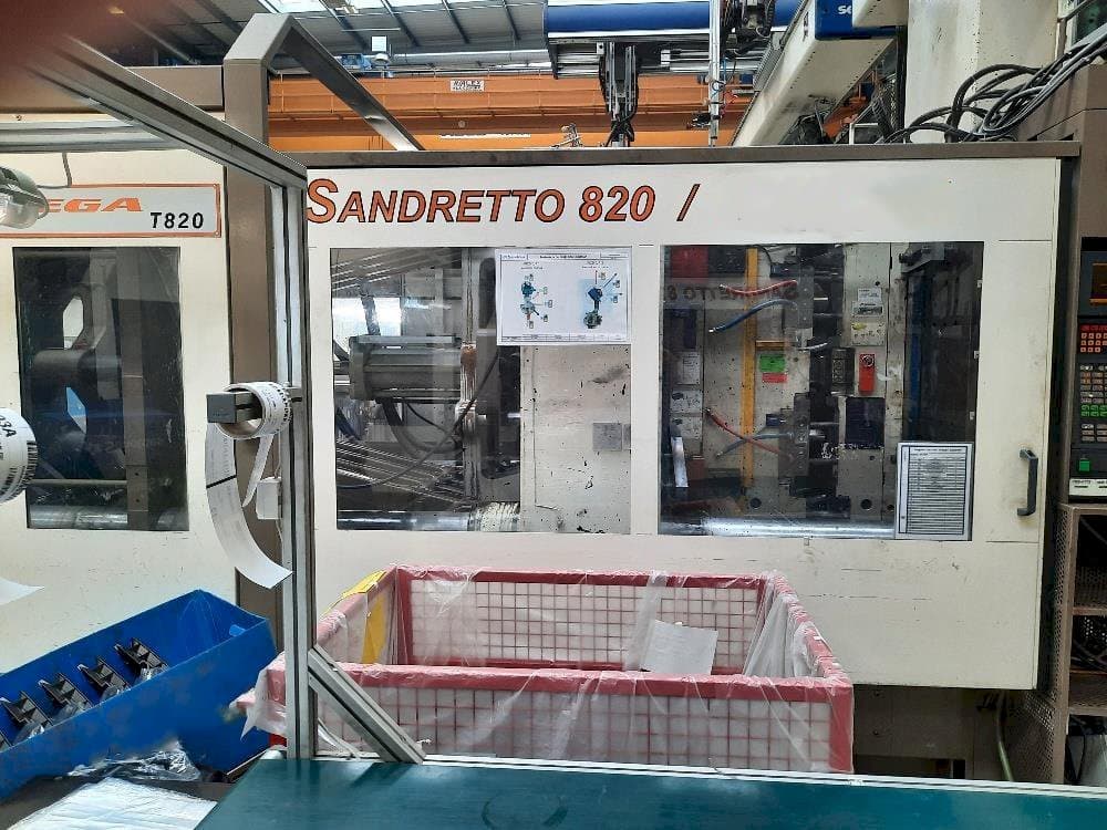 Čelní pohled na SANDRETTO 820/6434 stroj
