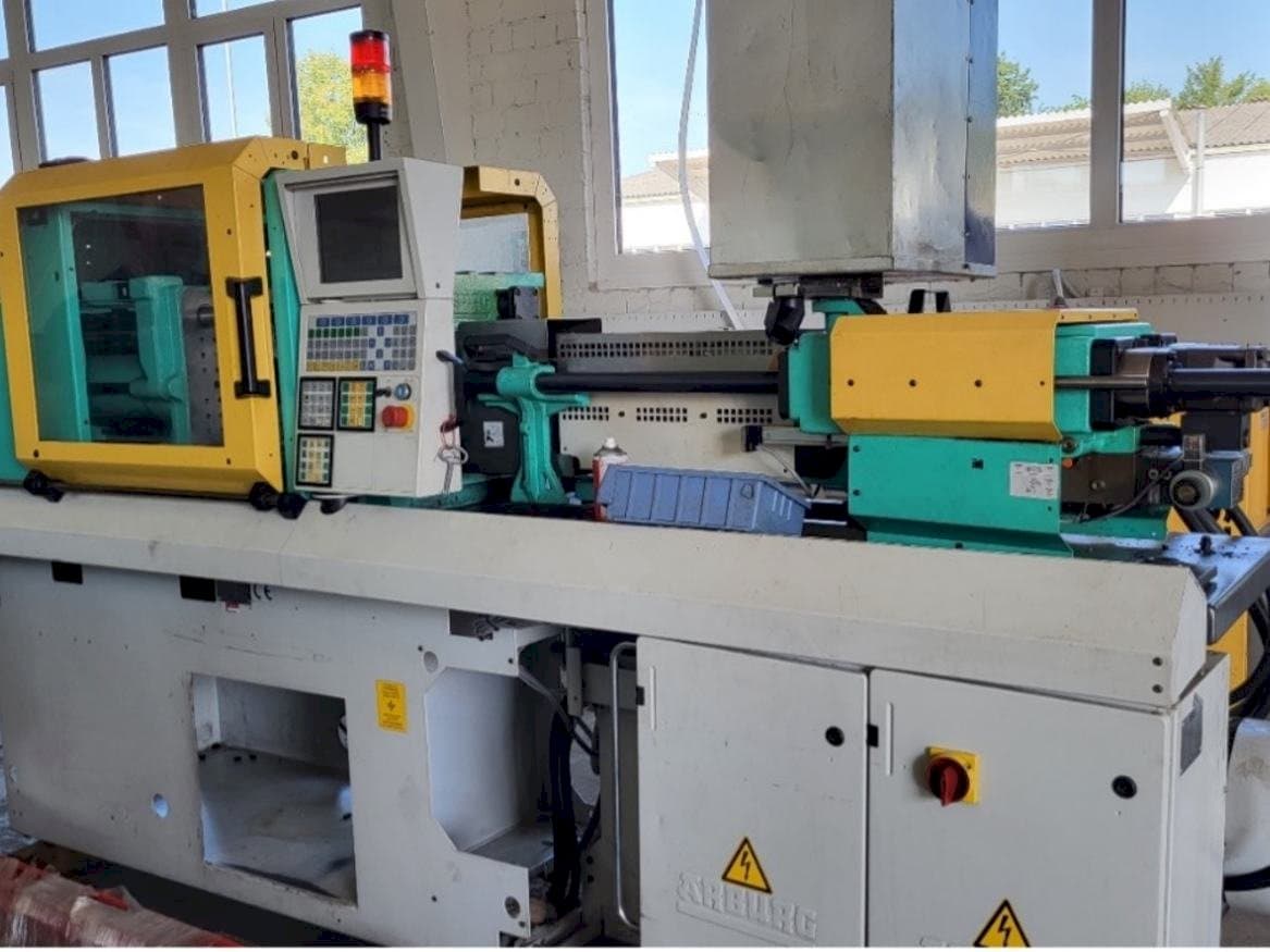 Čelní pohled na Arburg Allrounder 270S 350-150 stroj