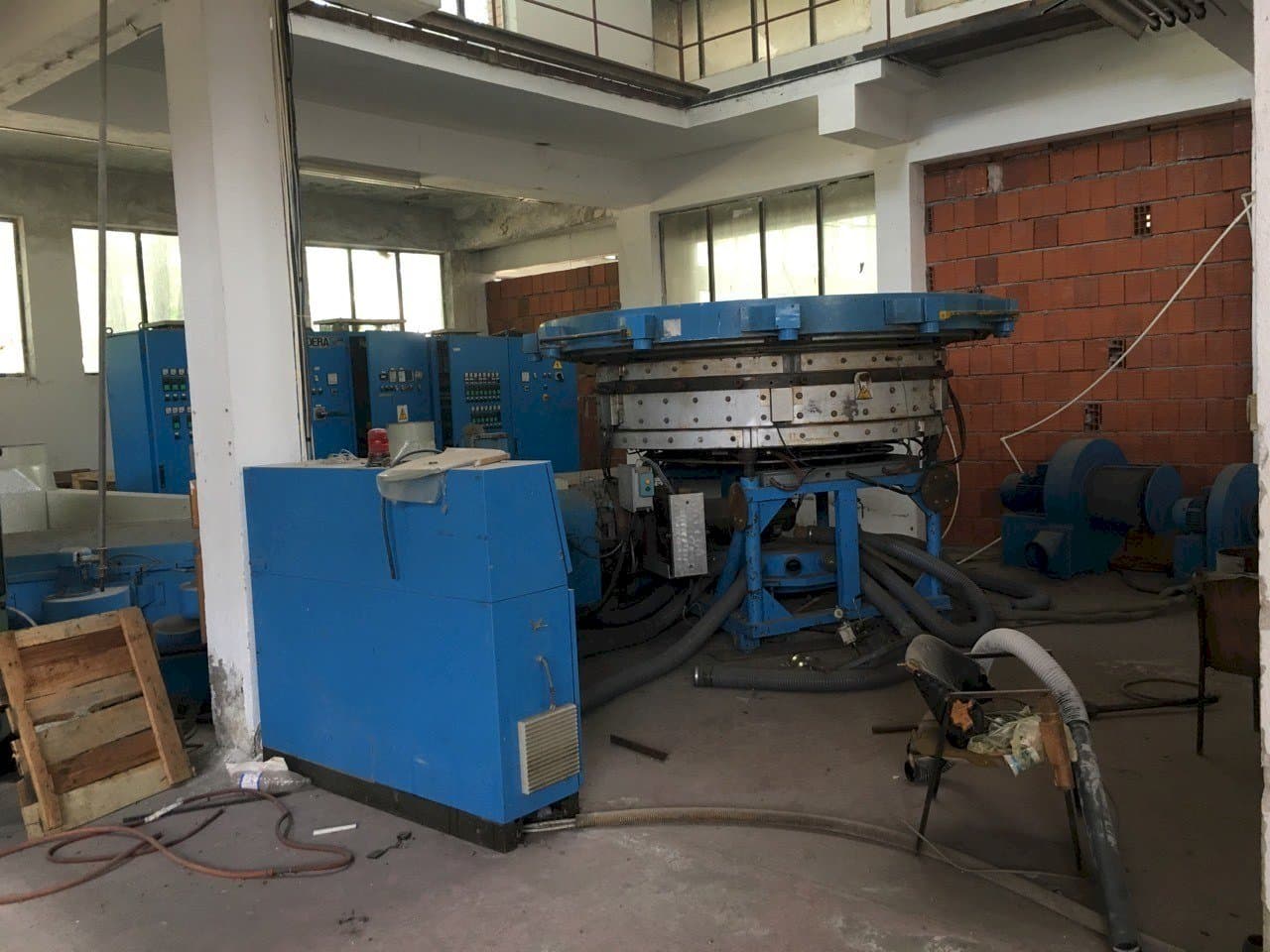 Čelní pohled  na BANDERA Blow Film Extruder  stroj
