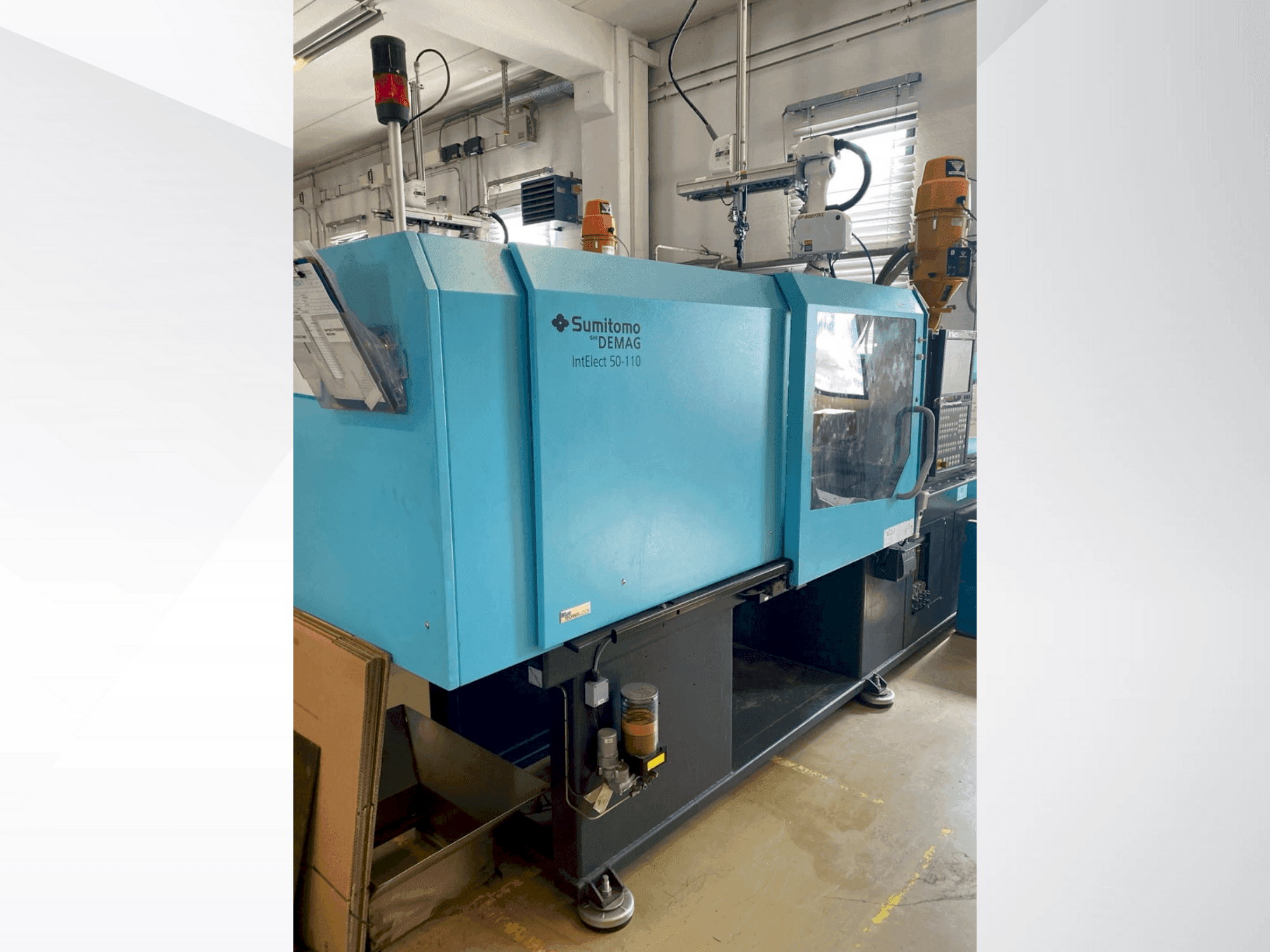 Čelní pohled  na DEMAG IntElect 50/370-110  stroj