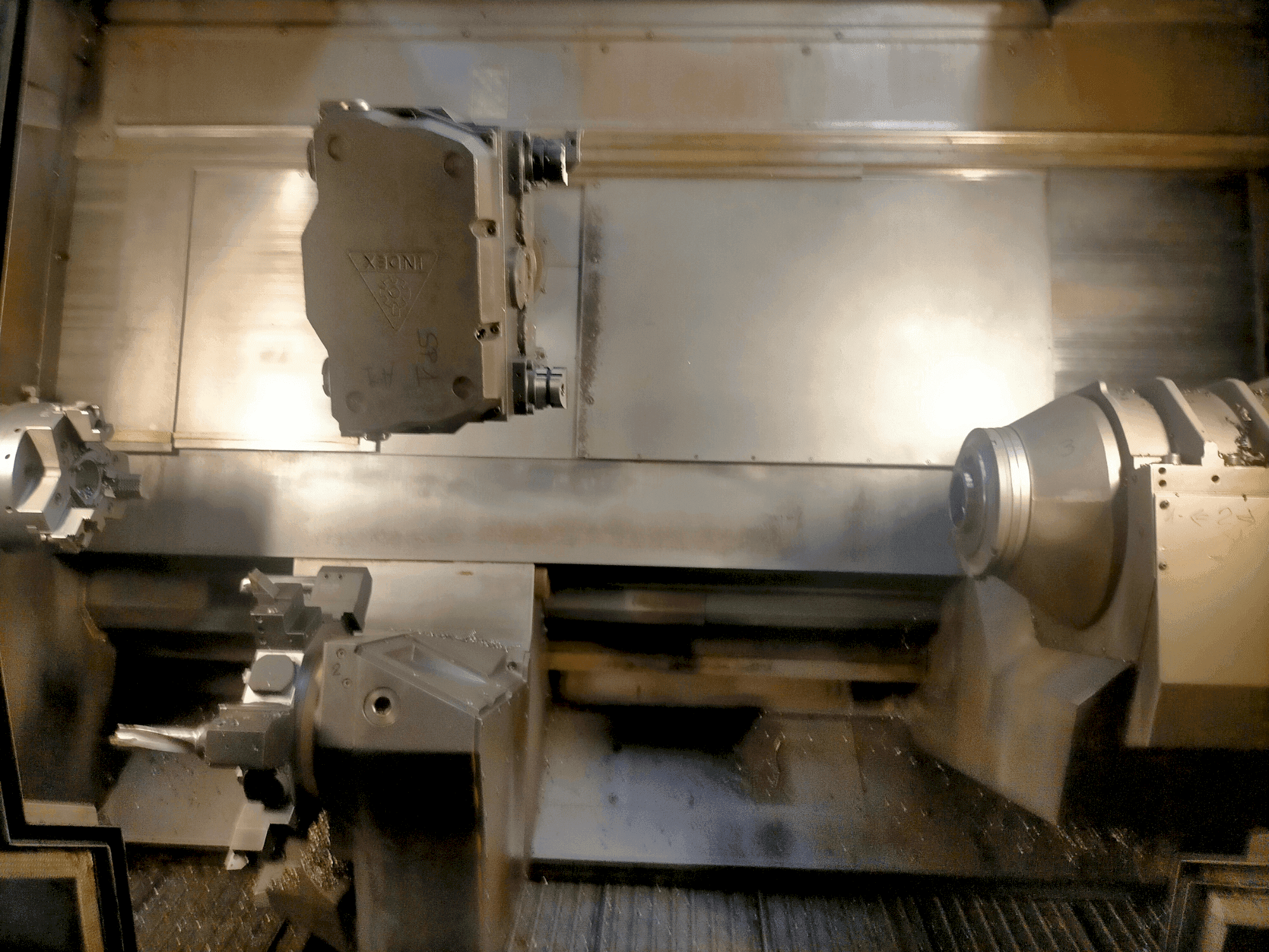 Čelní pohled  na Index G300 FLEX  stroj