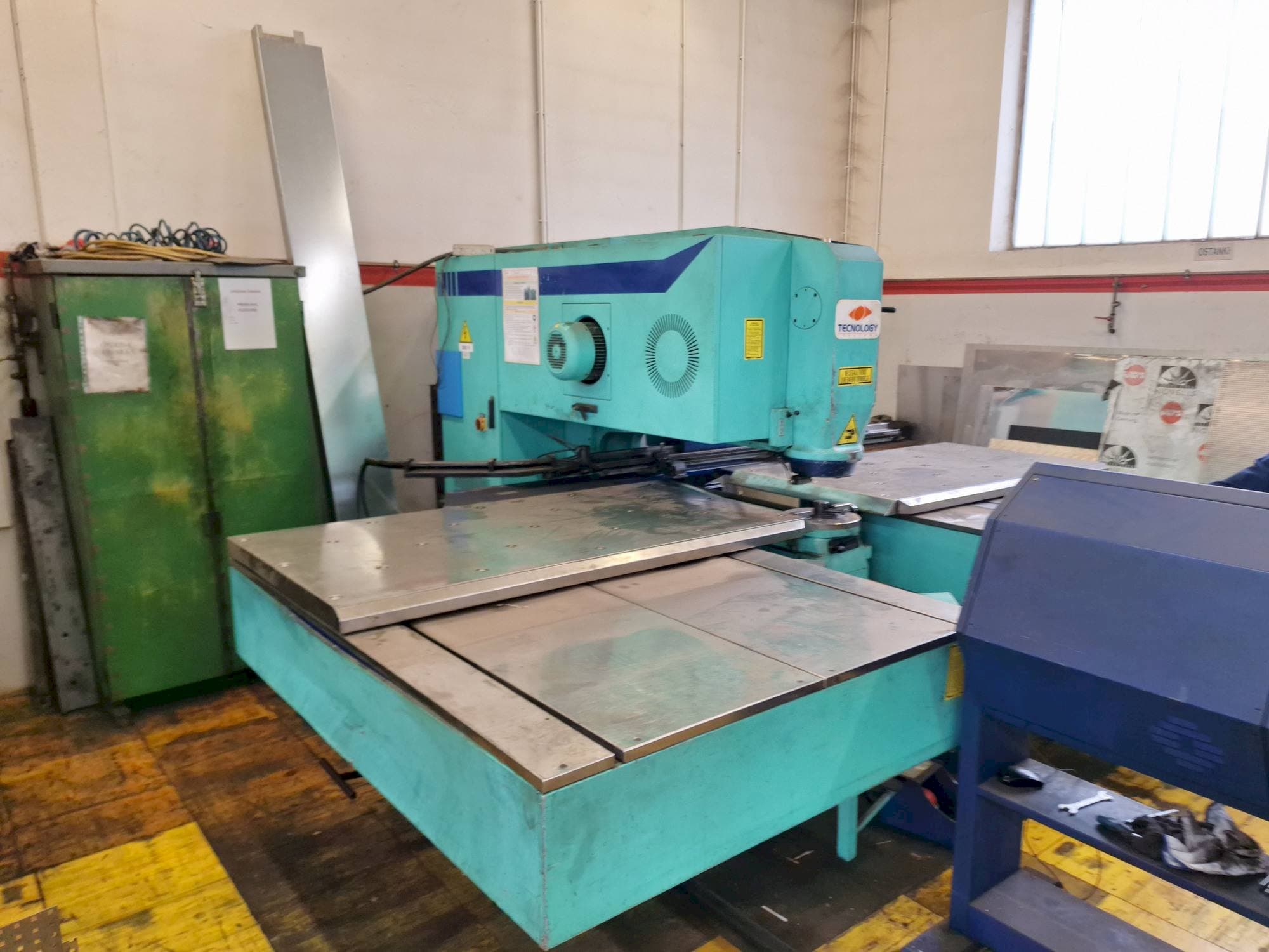 Čelní pohled na ITALIAN TECNOLOGY 30 C.S.M. 1000 stroj