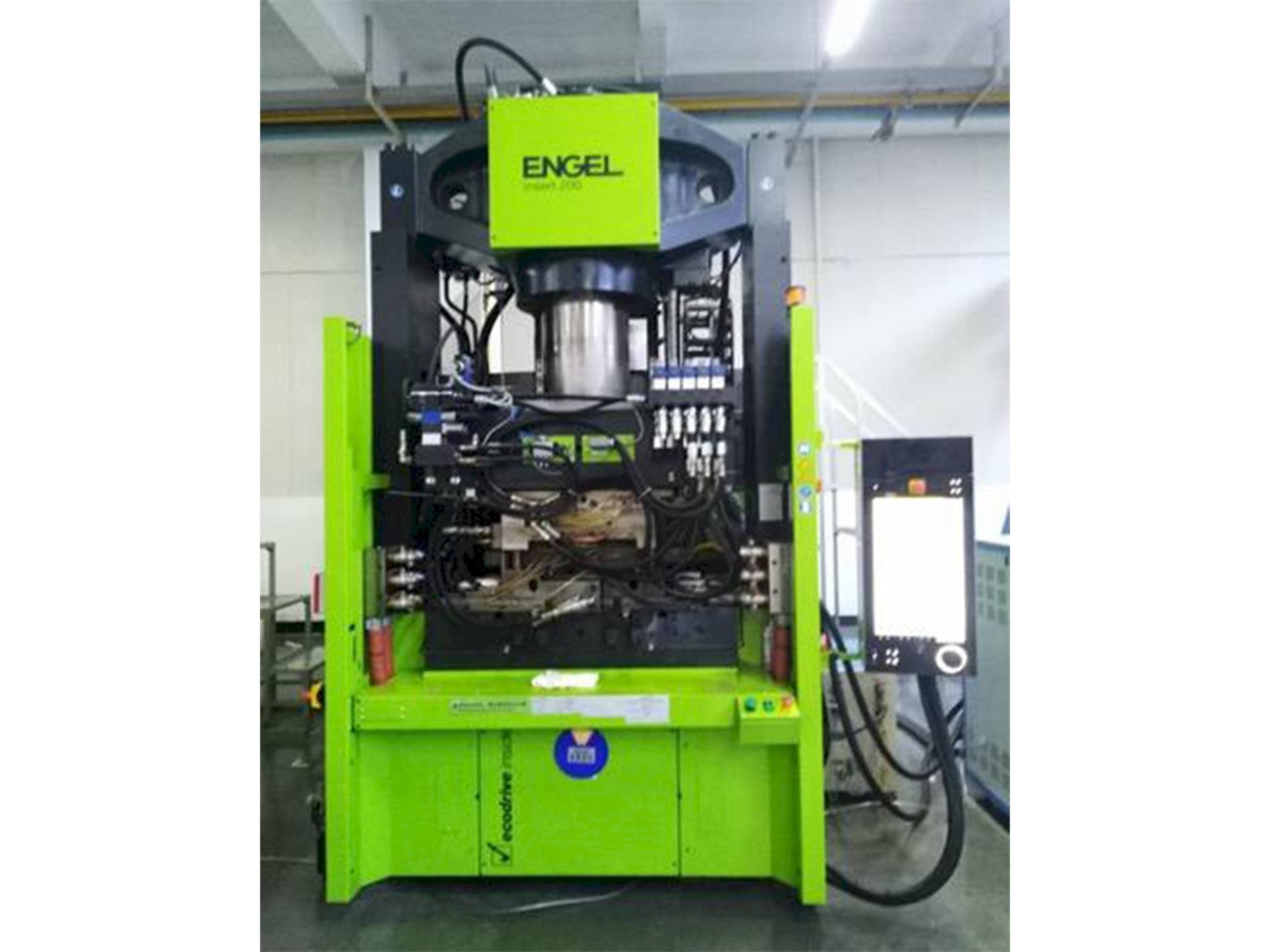 Čelní pohled na ENGEL insert 650H / 200 stroj
