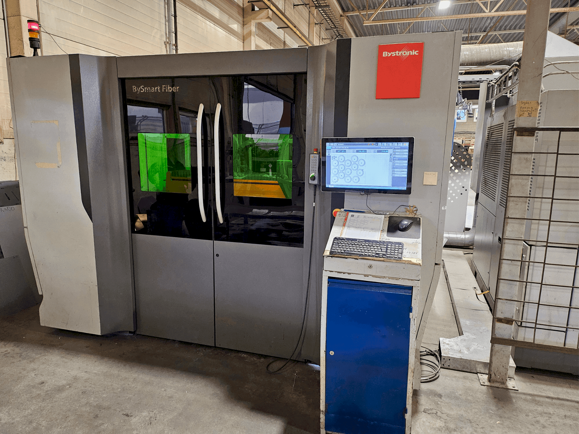 Čelní pohled na Bystronic BySmart Fiber 3015 6KW stroj