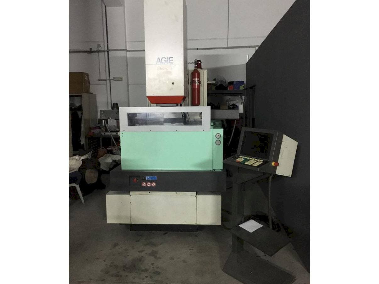 Čelní pohled na AGIE Agietron Compact 3 stroj