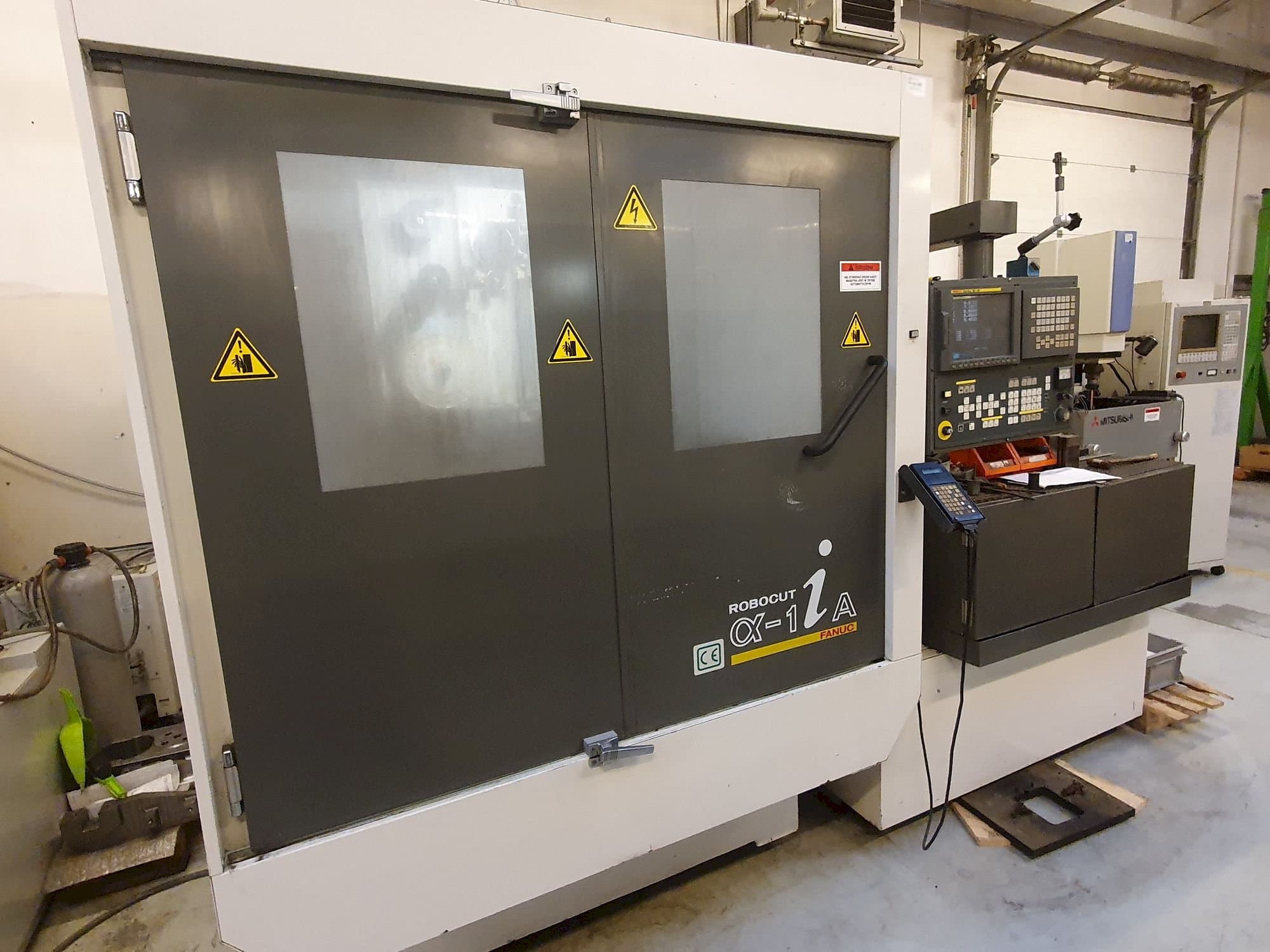 Čelní pohled na FANUC Robocut Alpha-1iA stroj