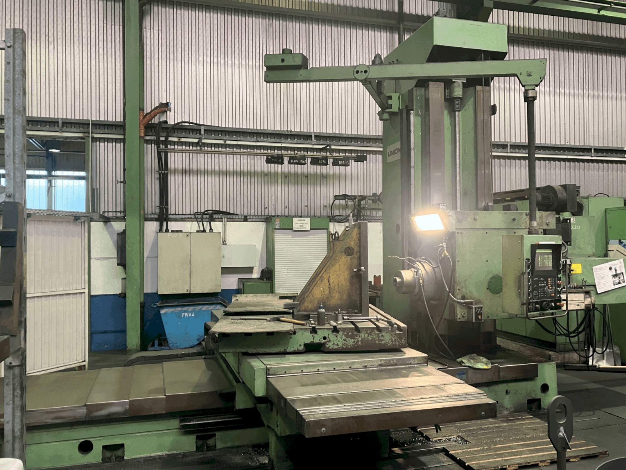 Čelní pohled  na UNION BFT 110 NC  stroj