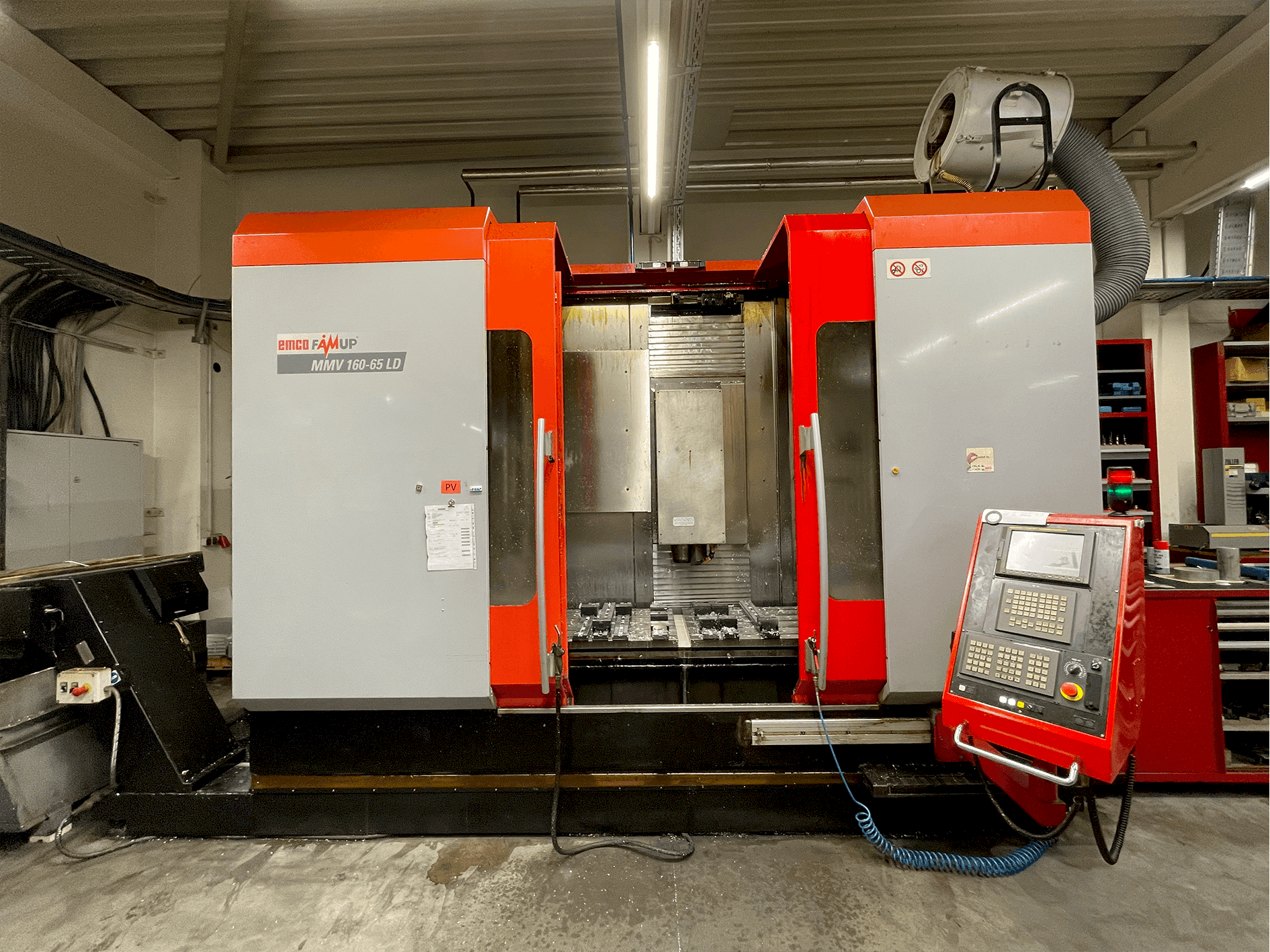 Čelní pohled na EMCO Famup MMV-160-65LD stroj