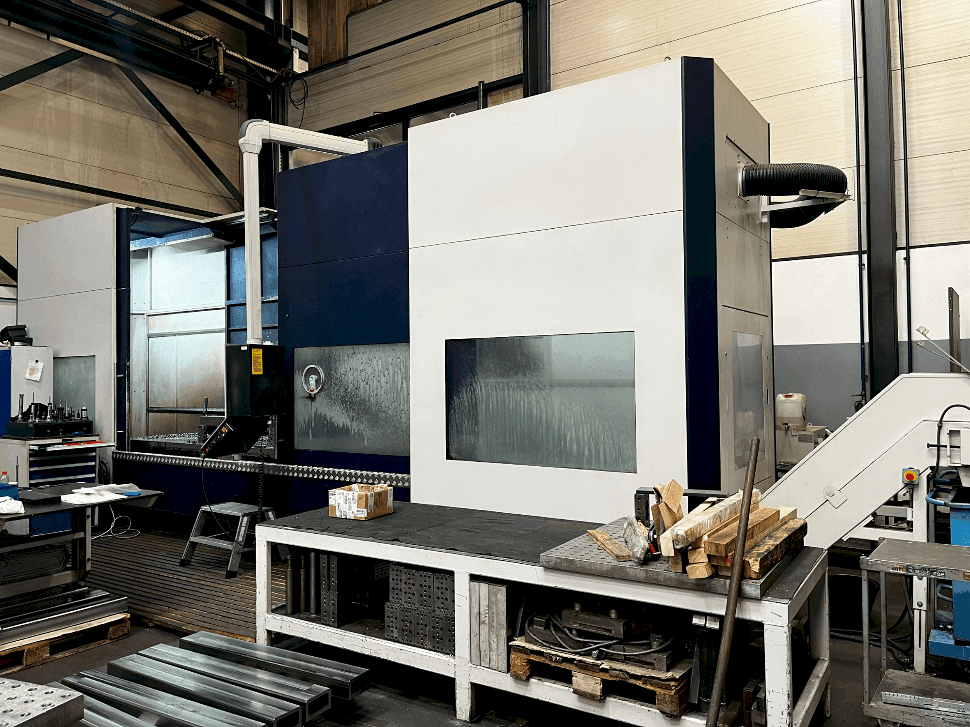 Čelní pohled na Soraluce TA-35A stroj