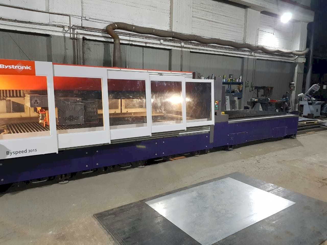 Čelní pohled na Bystronic BySpeed 3015 stroj