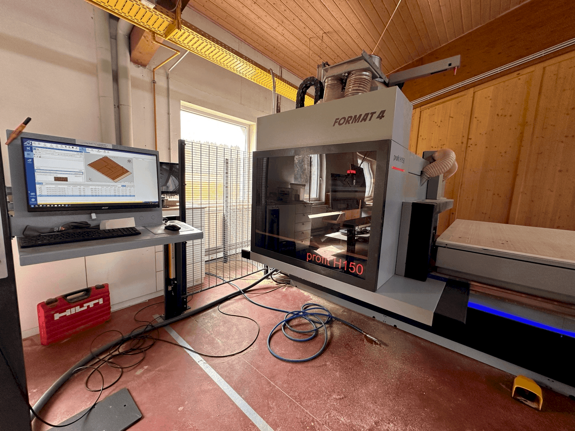 Čelní pohled na FORMAT4 Profit H150 22.32 T stroj