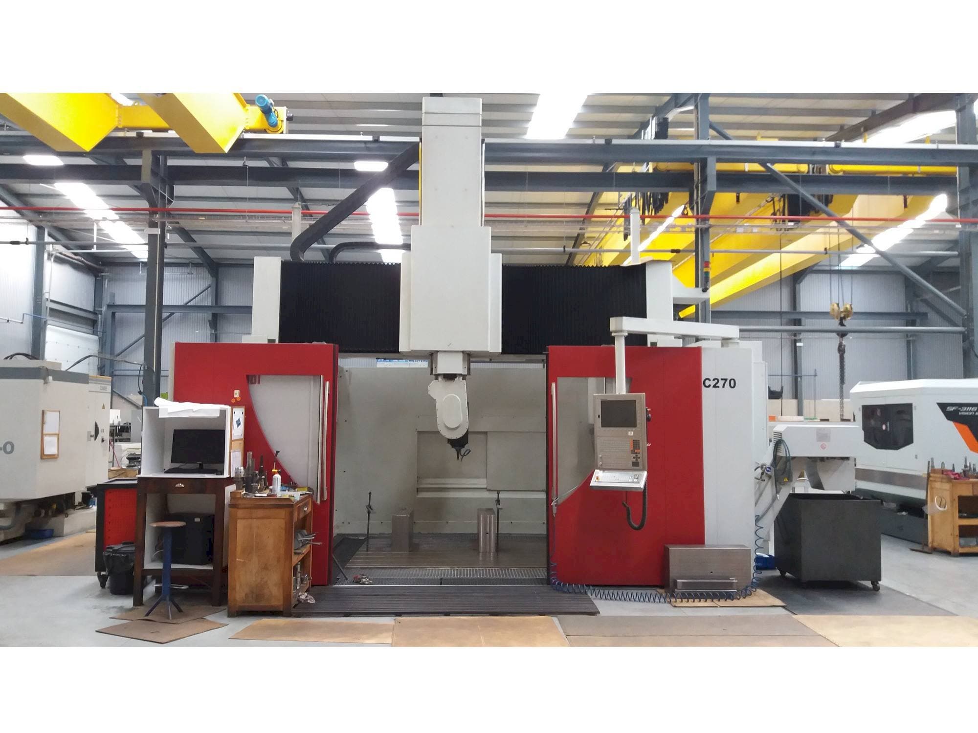 Čelní pohled na Rambaudi RC 270 stroj