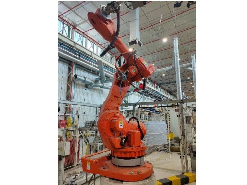 Levý boční pohled na ABB IRB 6600-175/2.55 stroj