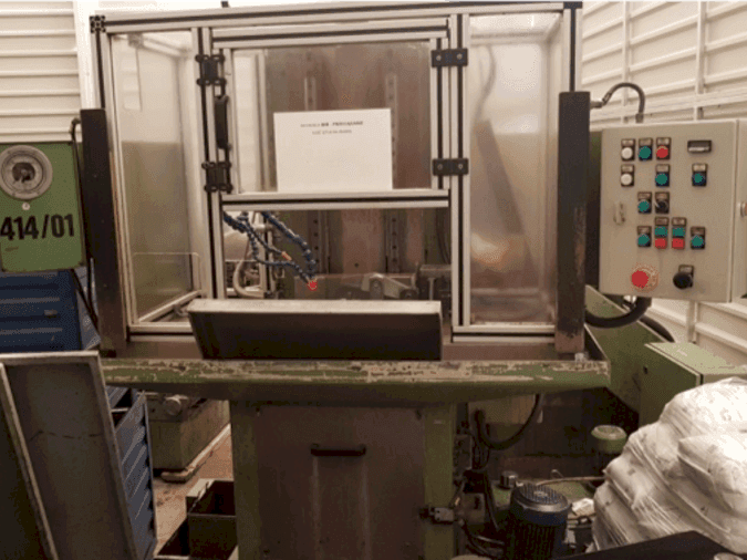 Čelní pohled na Lizuan BExP stroj