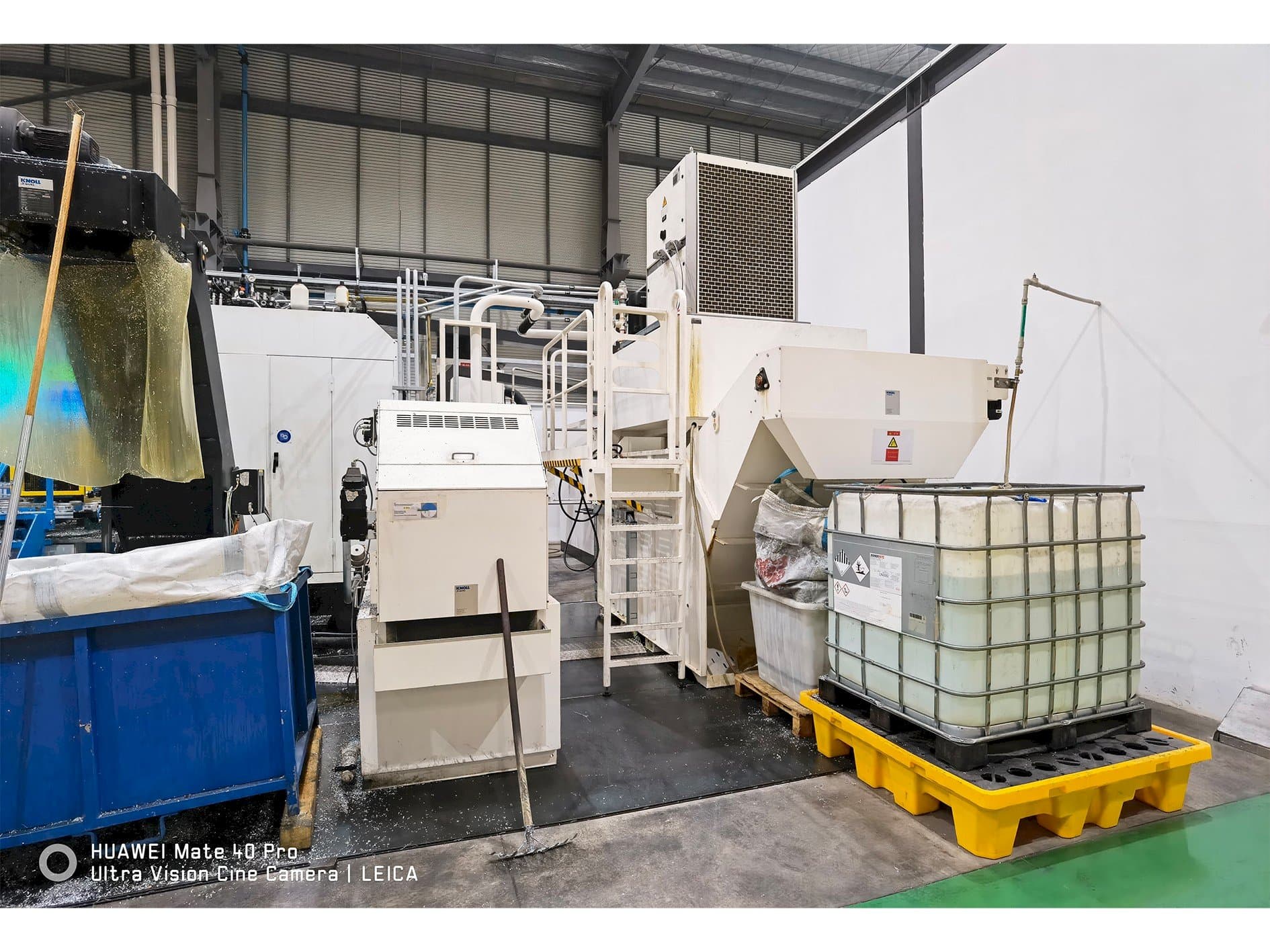 Čelní pohled  na GNUTTI G359  stroj