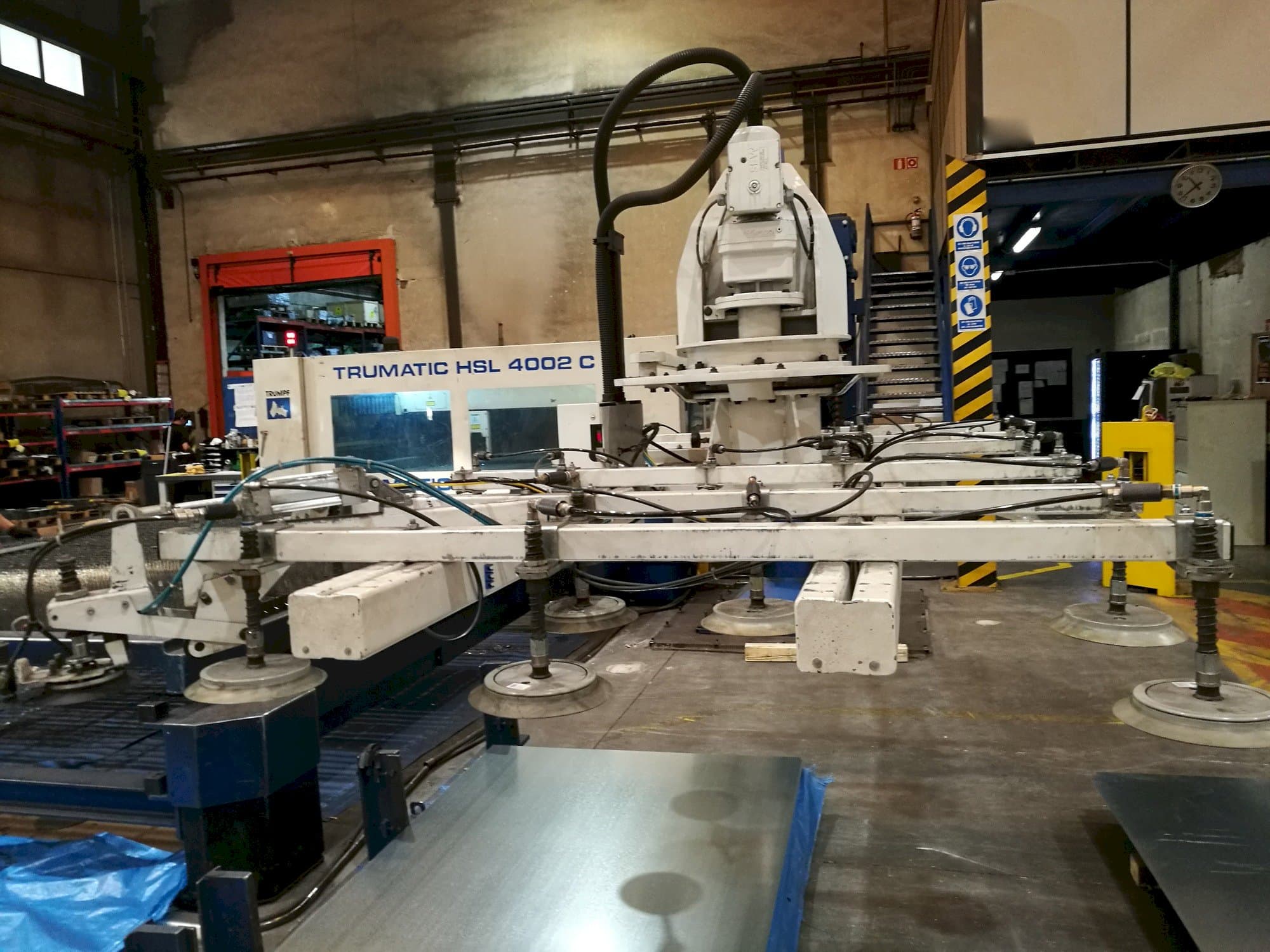 Čelní pohled na Trumpf TRUMATIC HSL 4002 C stroj