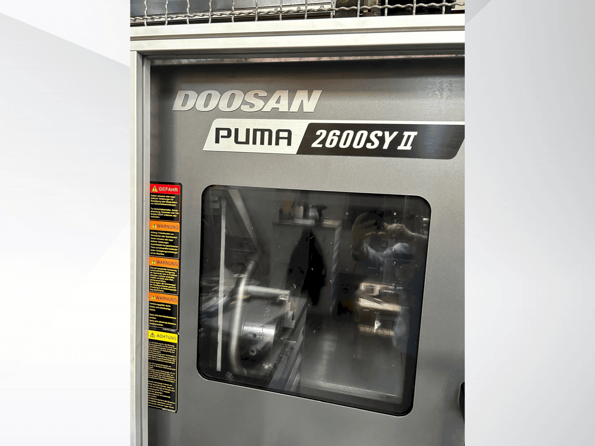 Čelní pohled  na DOOSAN Puma 2600 SY II  stroj