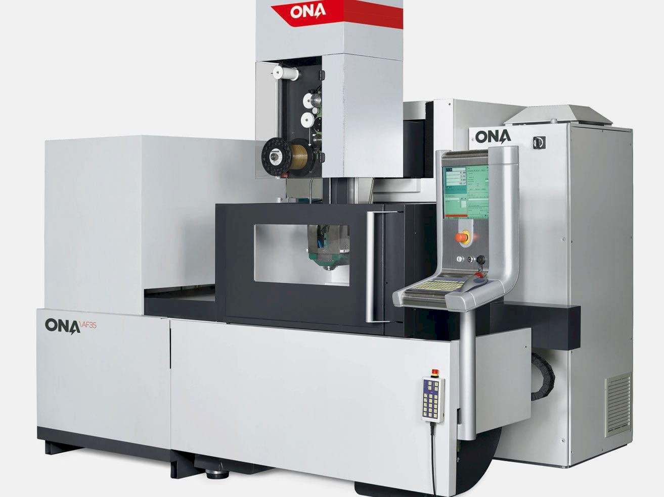 Čelní pohled na ONA AF35 stroj