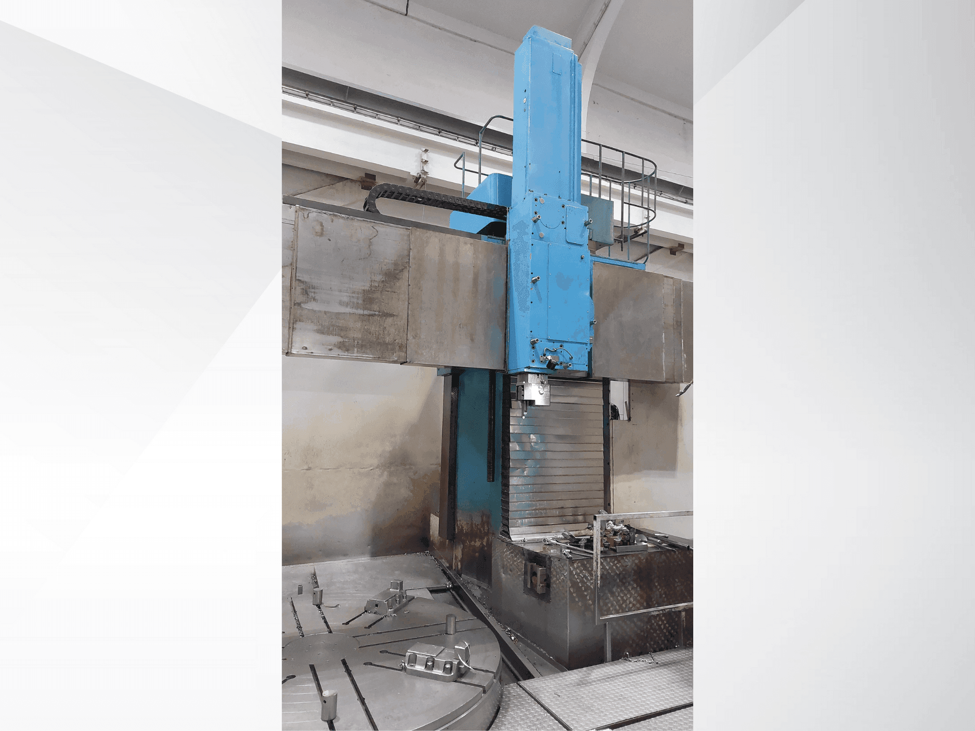 Čelní pohled na CKD SKJ 25/50 CNC stroj
