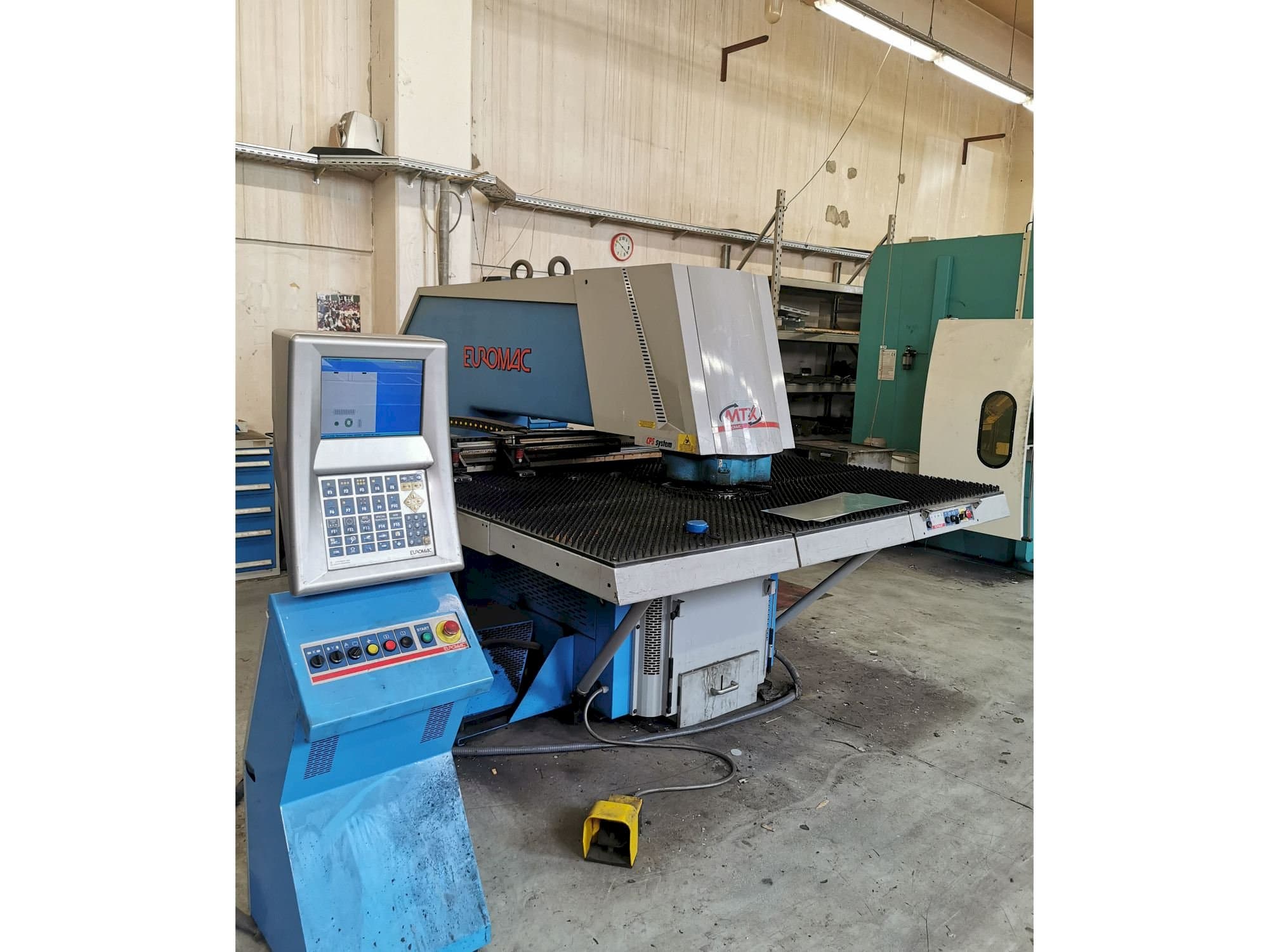Levý boční pohled na Euromac MTX INDEX stroj