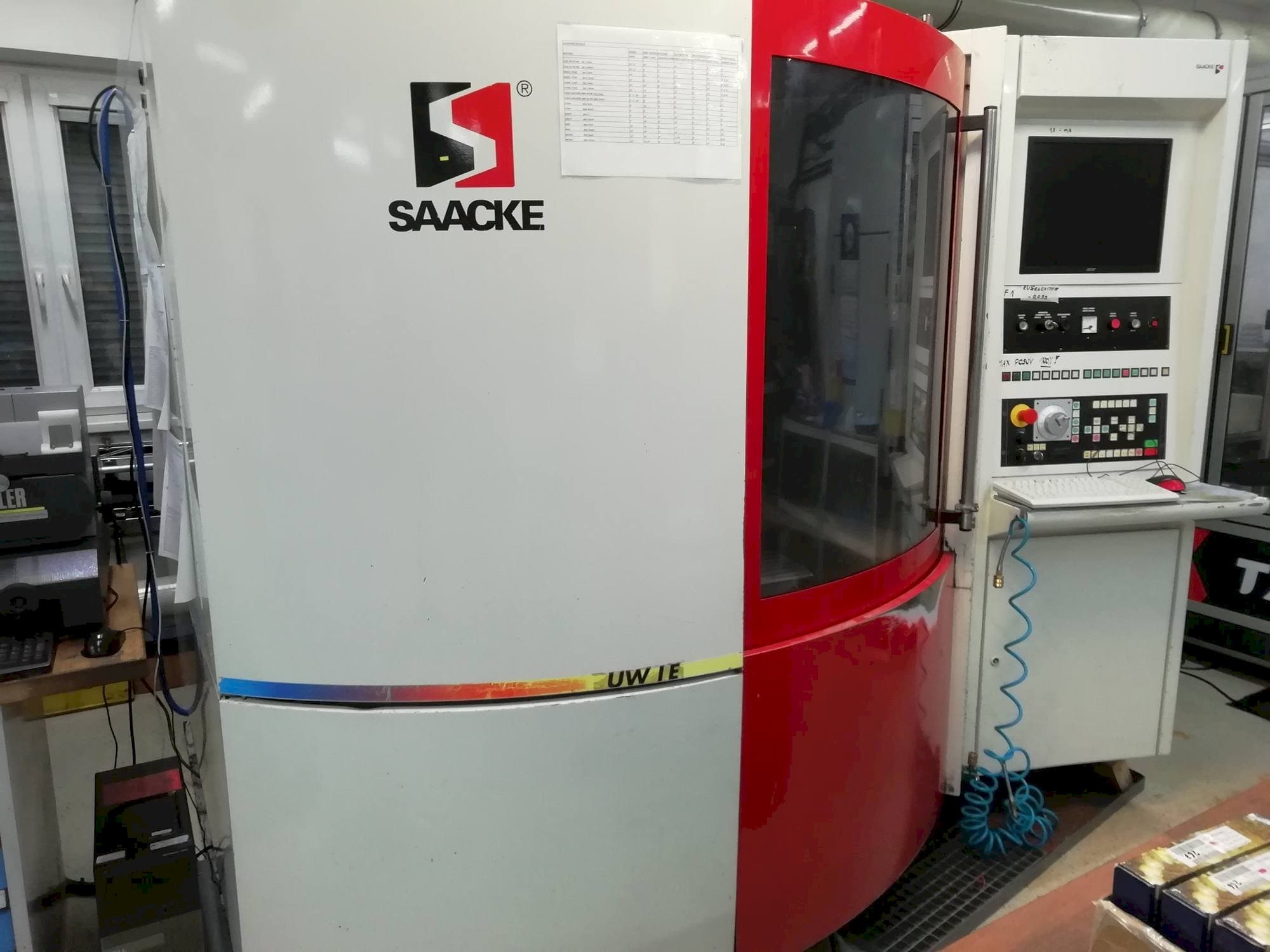 Čelní pohled na SAACKE UWIE 208485 stroj