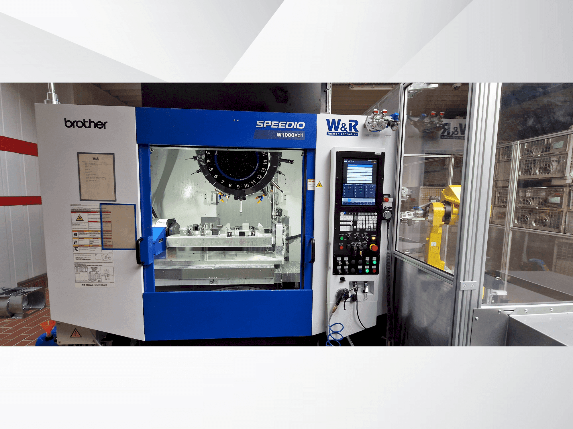 Čelní pohled na Brother Speedio W1000Xd1 stroj