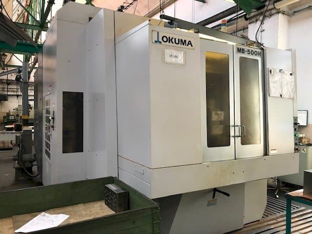 Čelní pohled na Okuma MB-500H stroj