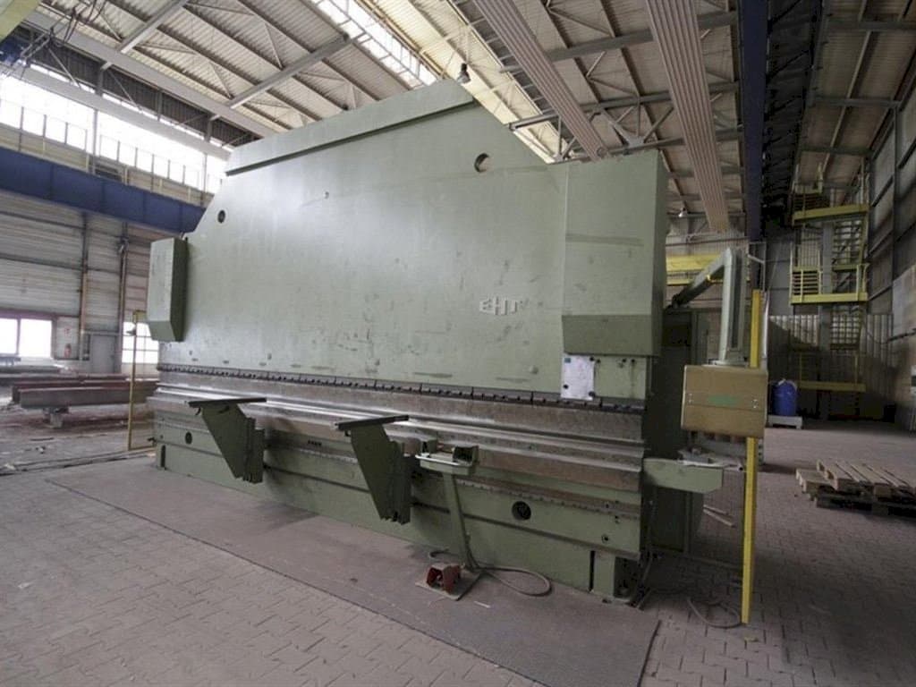 Pravý boční pohled na EHT Variopress 250 60 stroj