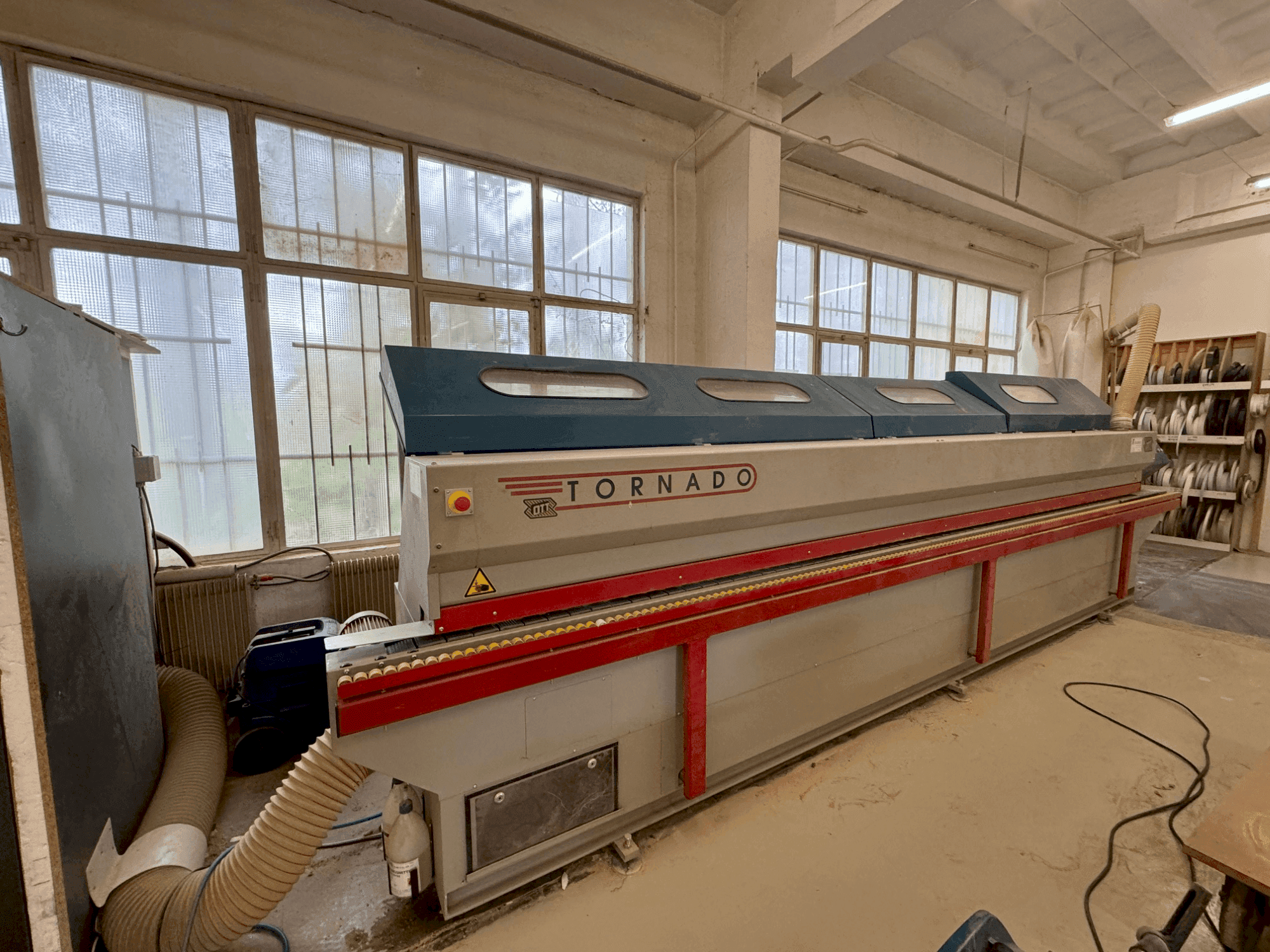 Čelní pohled  na OTT Tornado  stroj