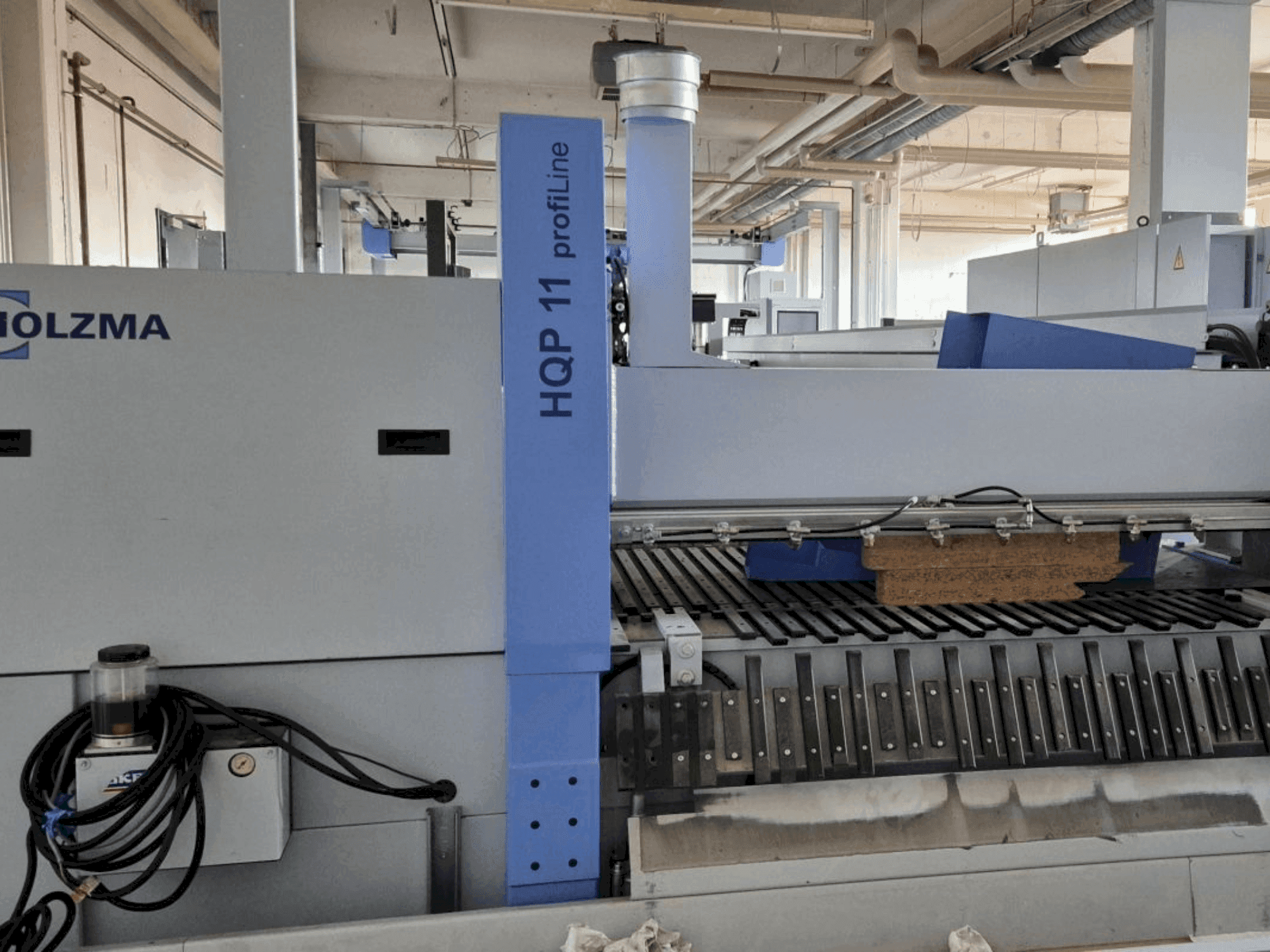 Čelní pohled  na HOLZMA PROFI HQP 11/16/56/L/X  stroj