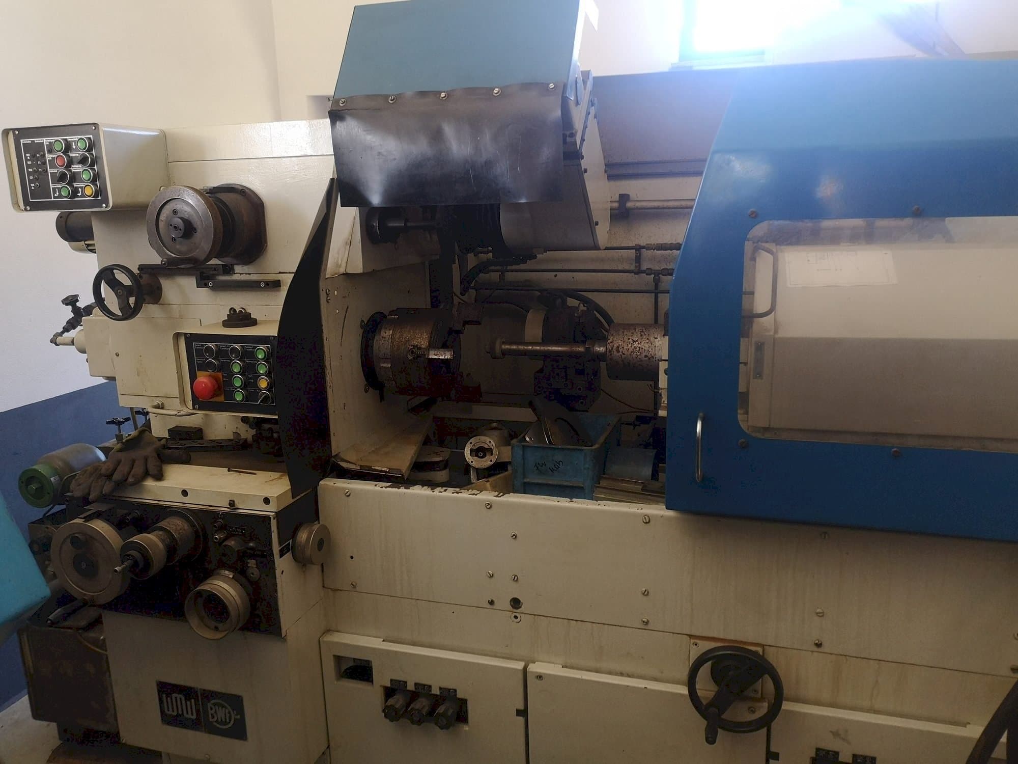 Čelní pohled na WMW SI4 stroj