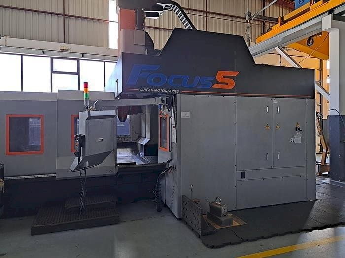 Čelní pohled na KEN Focus5 2022 stroj