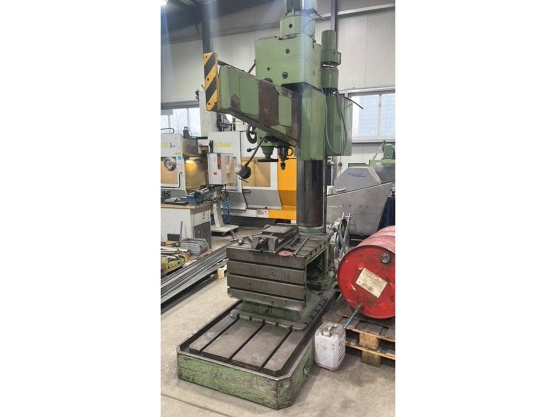 Čelní pohled na STAUDER 710 × 710 mm stroj