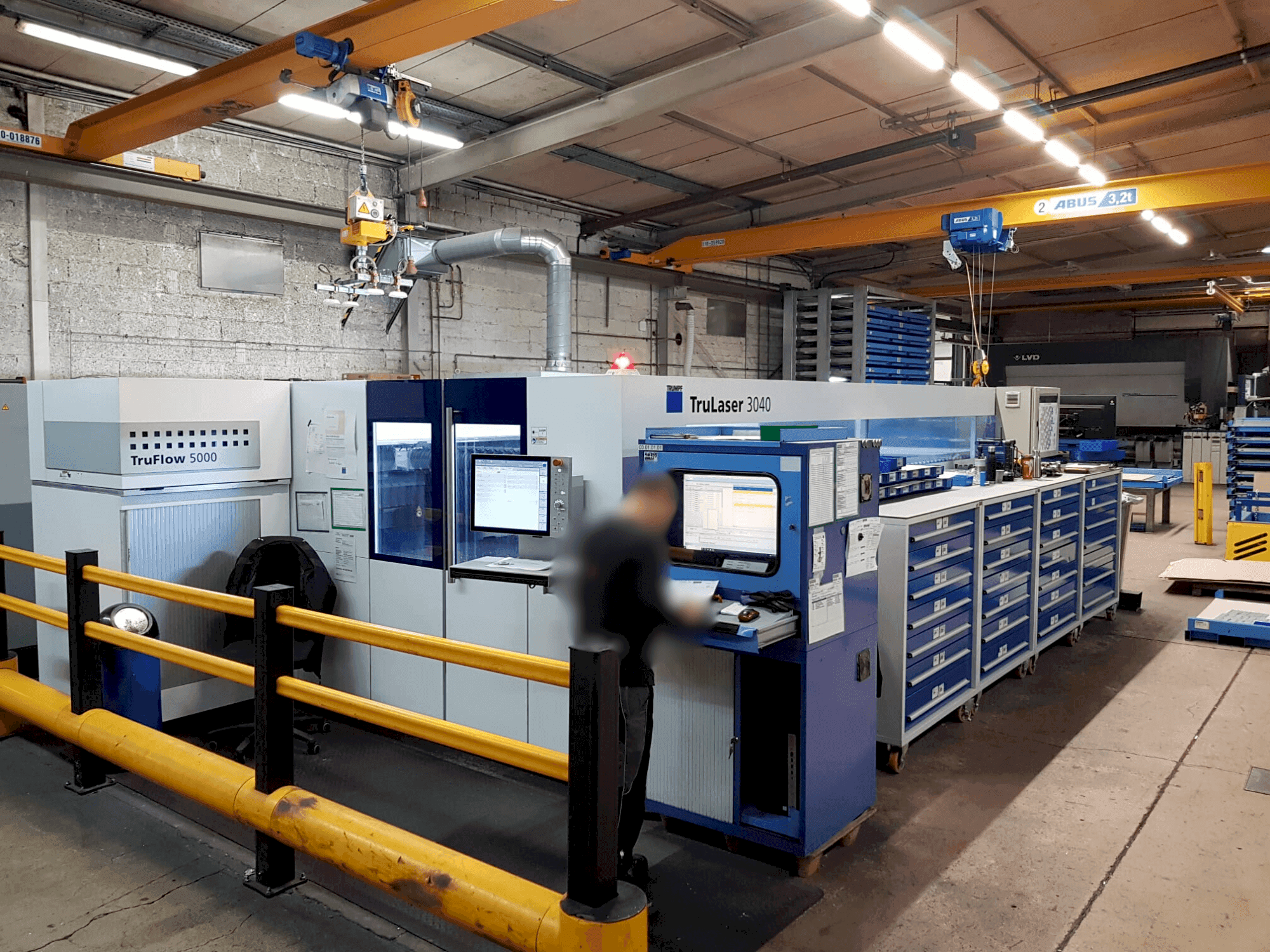 Čelní pohled na TRUMPF TruLaser 3040 5kW CO2 stroj