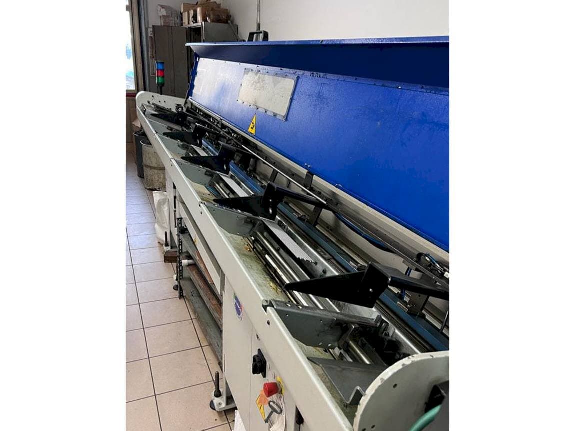 Pravý boční pohled  na TSUGAMI HS207  stroj