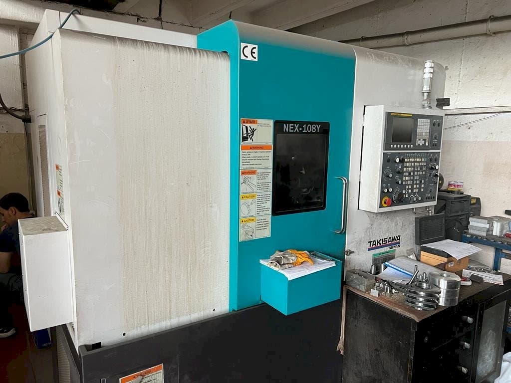 Čelní pohled na Takisawa NEX-108Y stroj