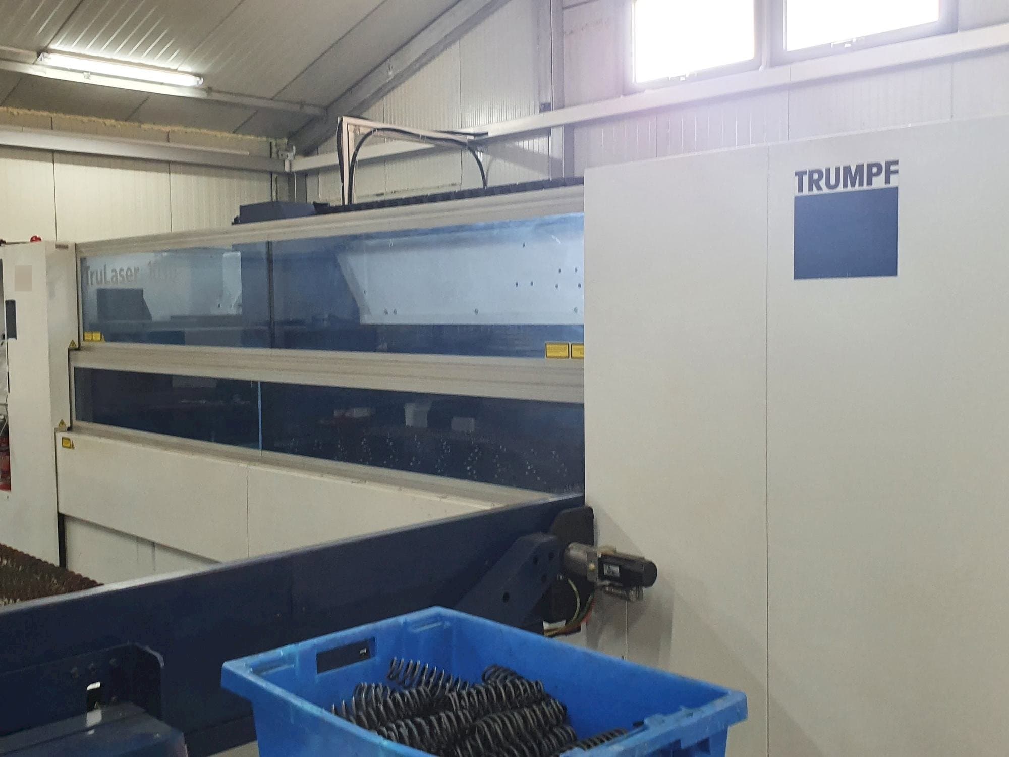 Čelní pohled na Trumpf TruLaser 1030 stroj