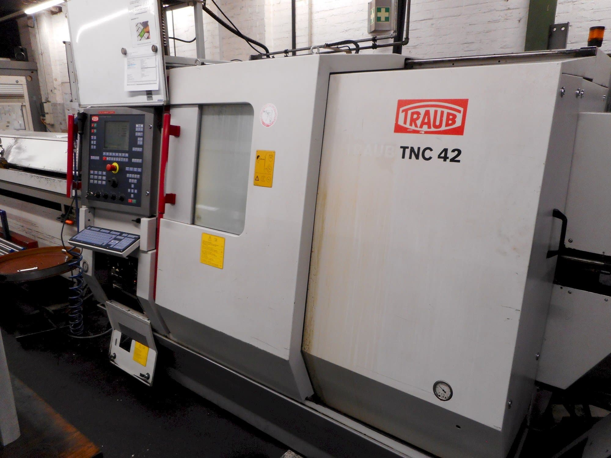 Čelní pohled na TRAUB TNC42/65 stroj