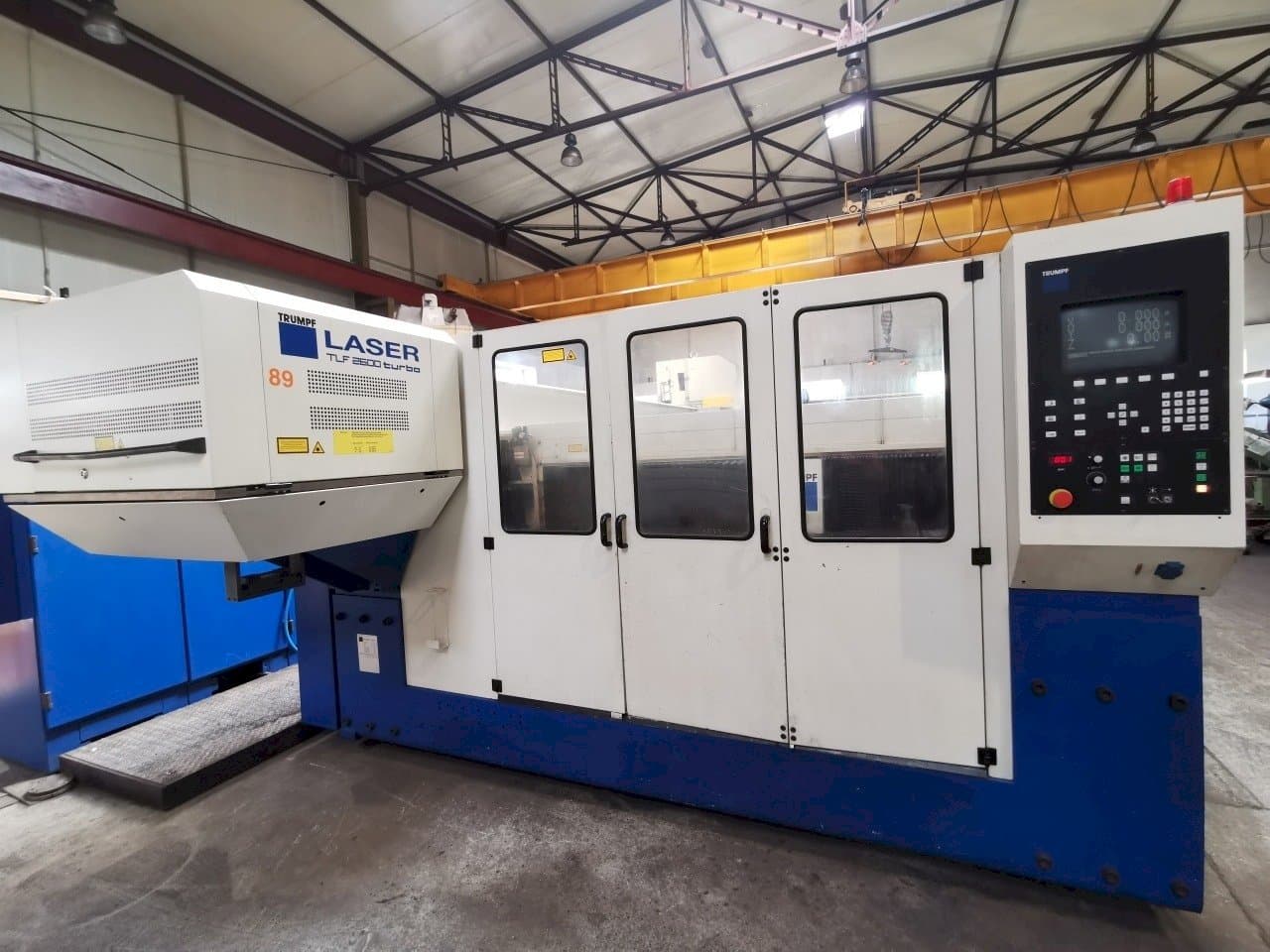 Čelní pohled  na Trumpf Trumatic L 4030  stroj