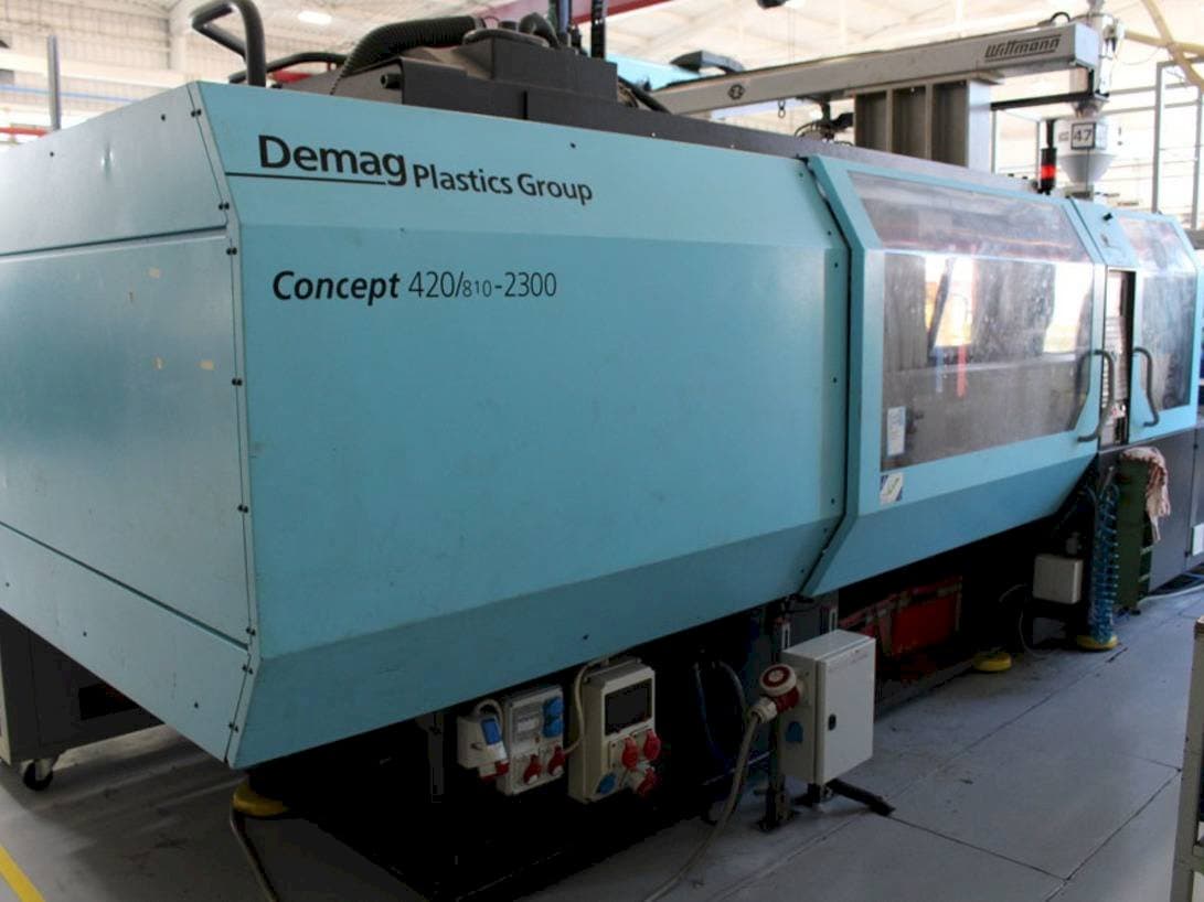 Čelní pohled na DEMAG 420/810-2300 NC4 stroj