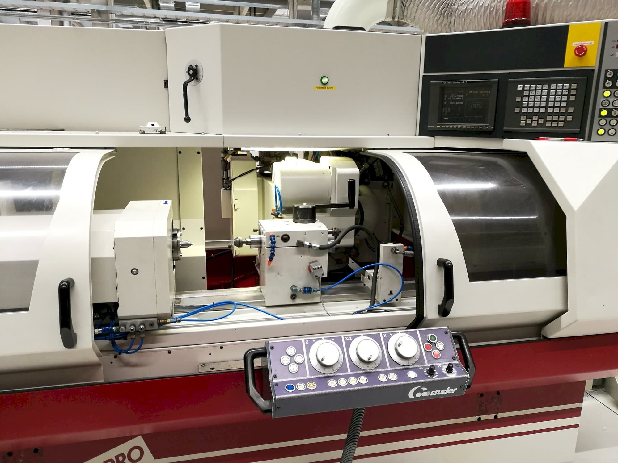 Čelní pohled na STUDER S30 lean PRO stroj