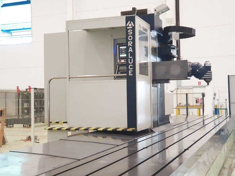 Čelní pohled na Soraluce FL-13000 stroj