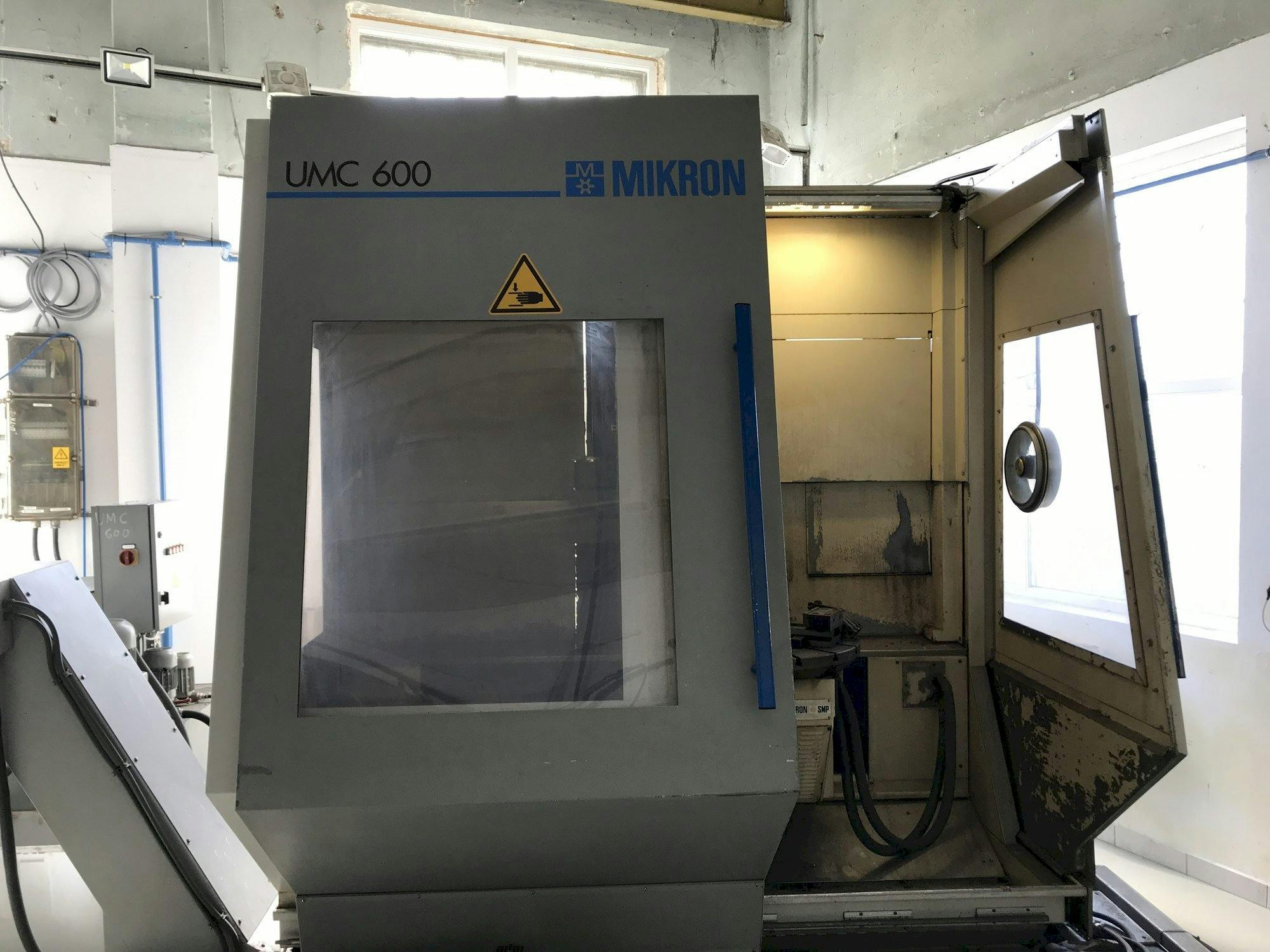 Čelní pohled  na MIKRON UMC 600  stroj