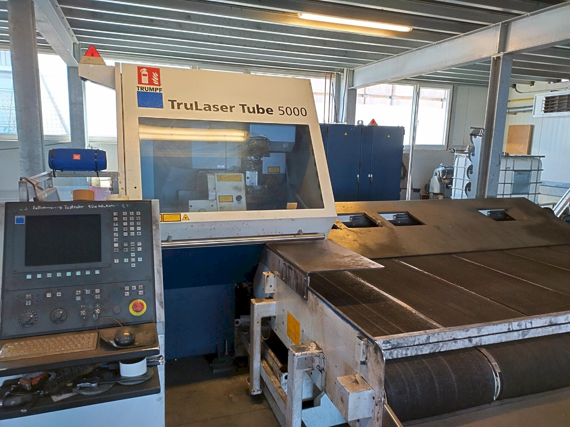 Čelní pohled na Trumpf TruLaser Tube 5000 stroj