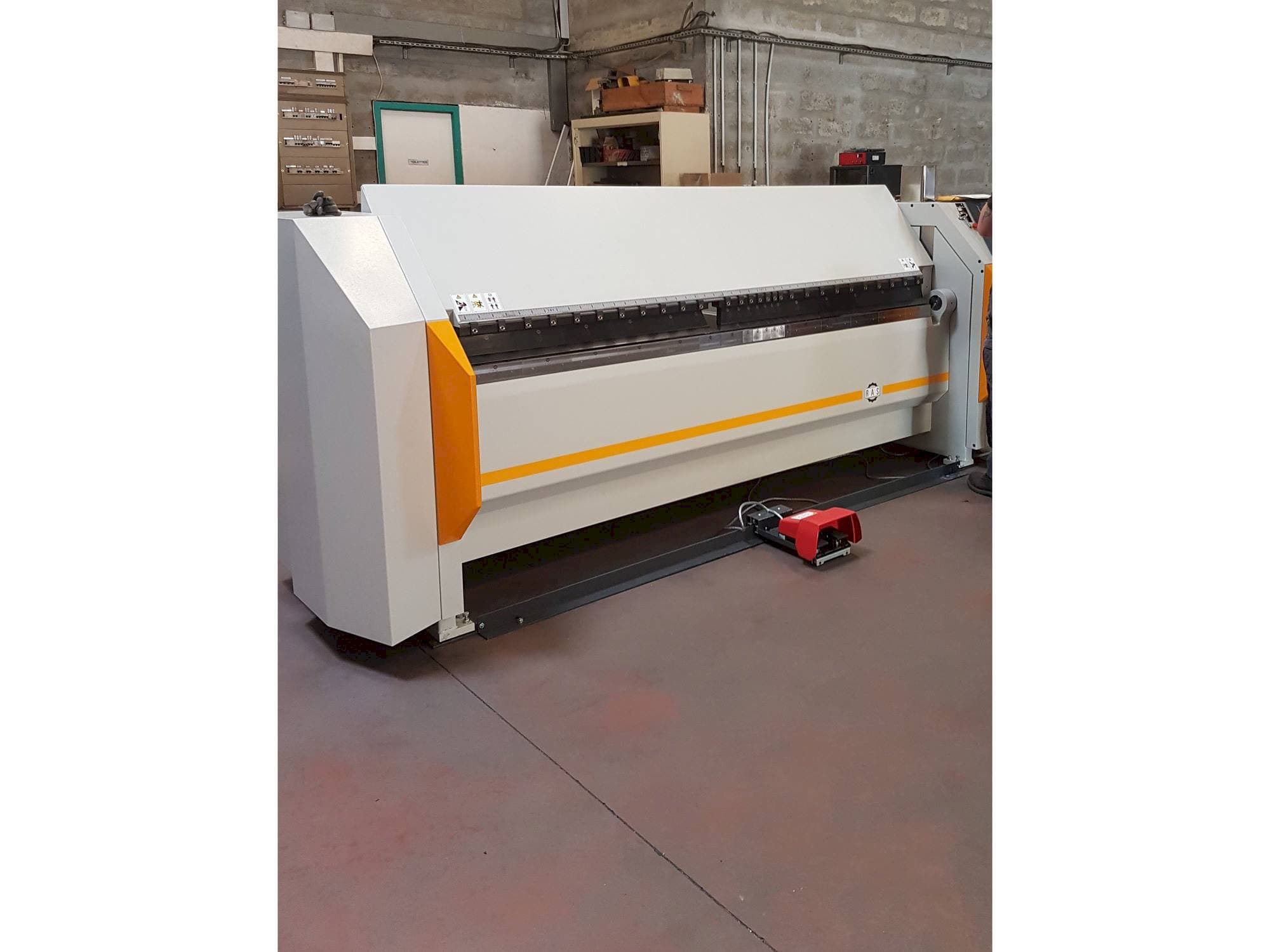 Čelní pohled na RAS 62.25 TURBObend Plus stroj