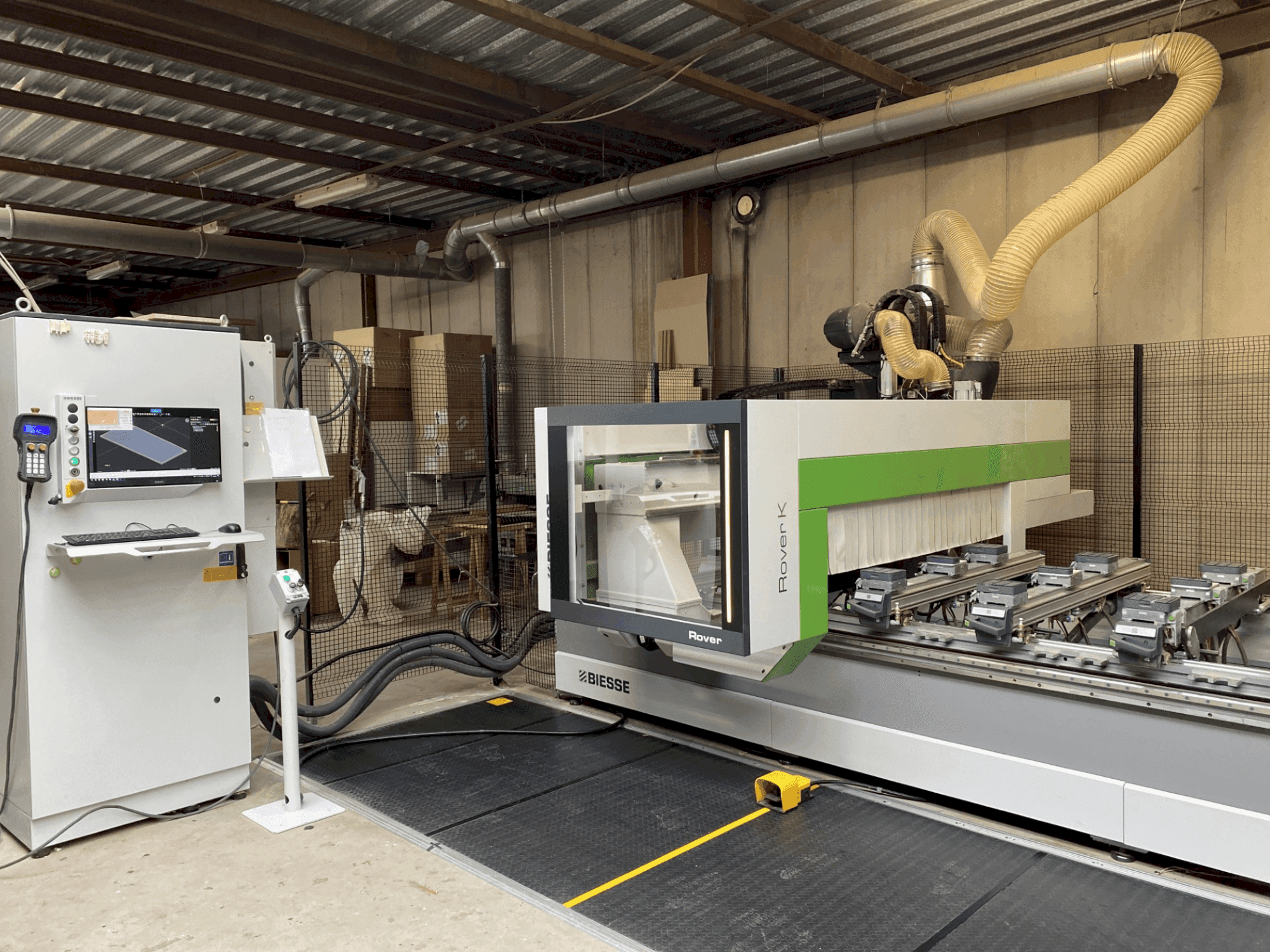 Čelní pohled na BIESSE Rover K Smart 1532 stroj