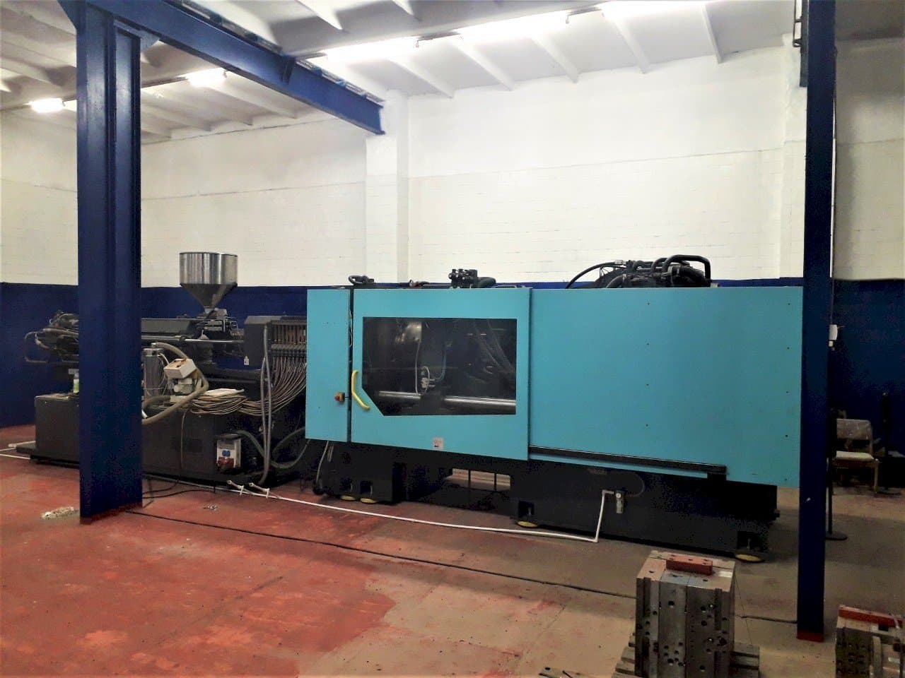 Čelní pohled na DEMAG Systec Sumitomo 500/9200- 6400 stroj