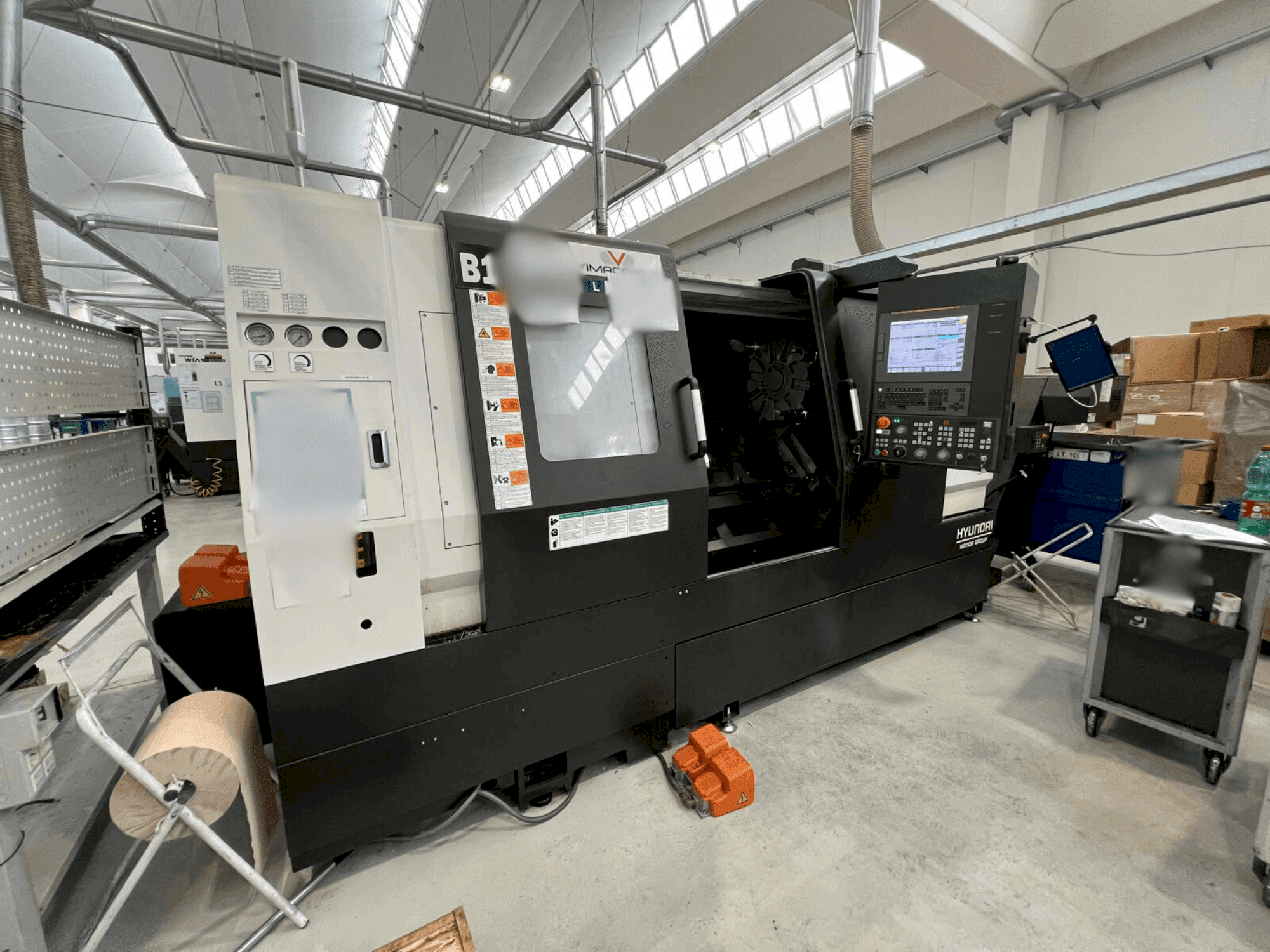 Čelní pohled na Hyundai Wia L400C stroj