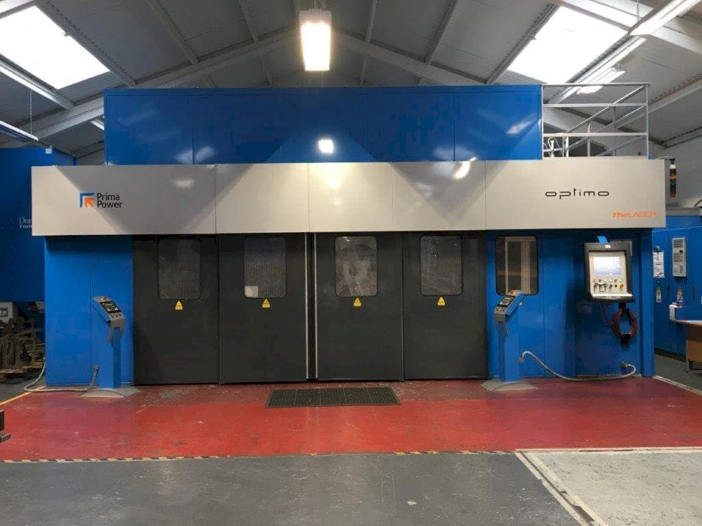 Čelní pohled na Prima Power OPTIMO CV 4000 stroj